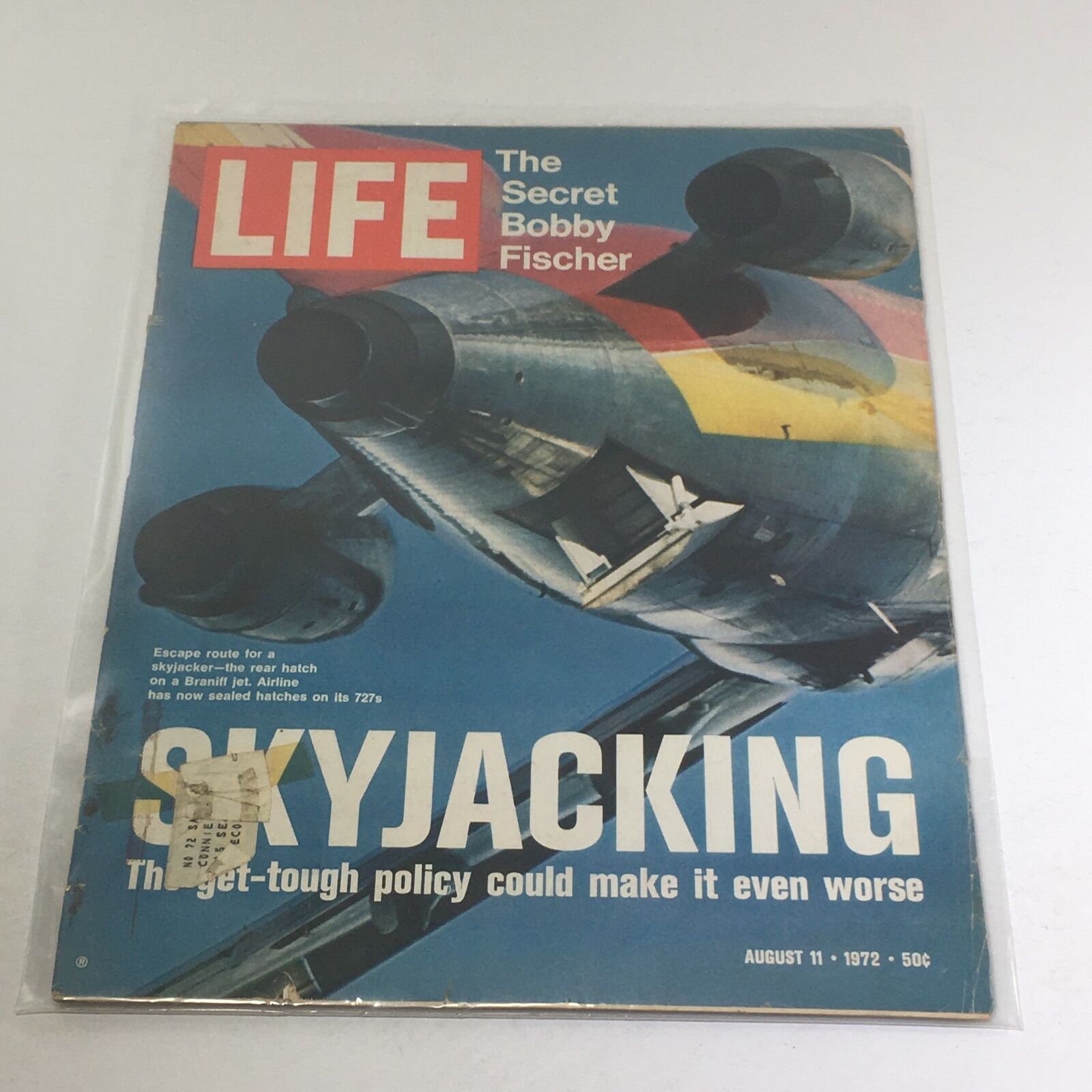 Cover of VTG Life Magazine from August 11, 1972, featuring an airplane and the headline 'Skyjacking: The Secret Bobby Fischer'.