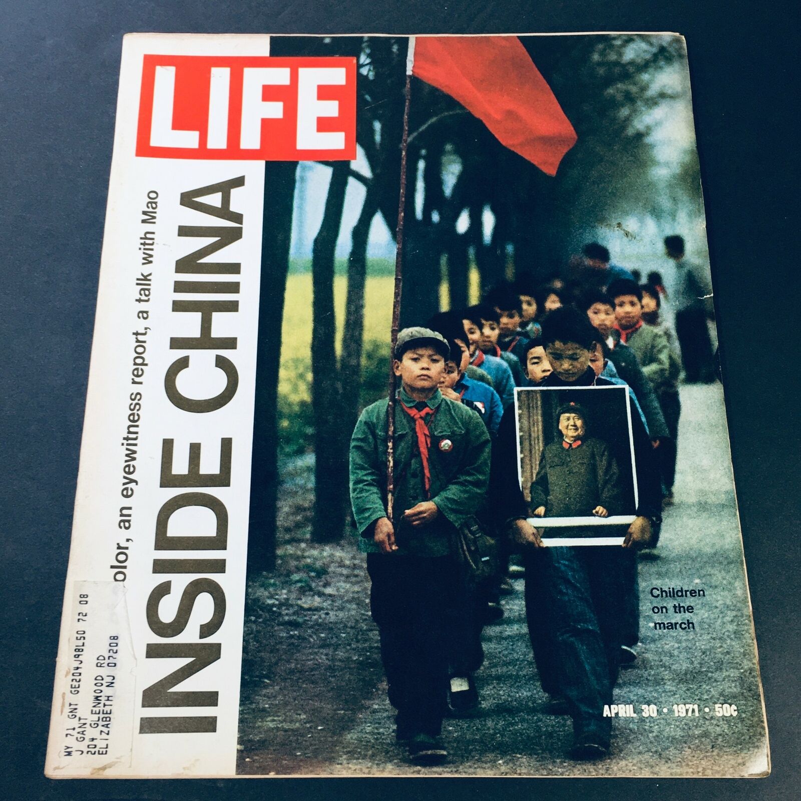 VTG Life Magazine April 30 1971 cover featuring a group of children marching in China with an inset photo of Mao Zedong, titled 'Children on the March Inside China'.