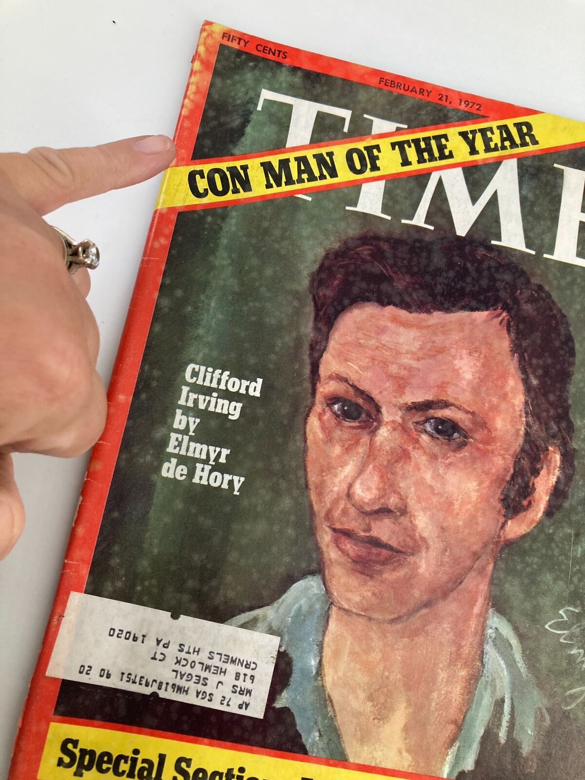 Cover of VTG Time Magazine February 21 1972 featuring the title 'CON MAN OF THE YEAR' with a portrait by Elmyr de Hory and an article on Clifford Irving.
