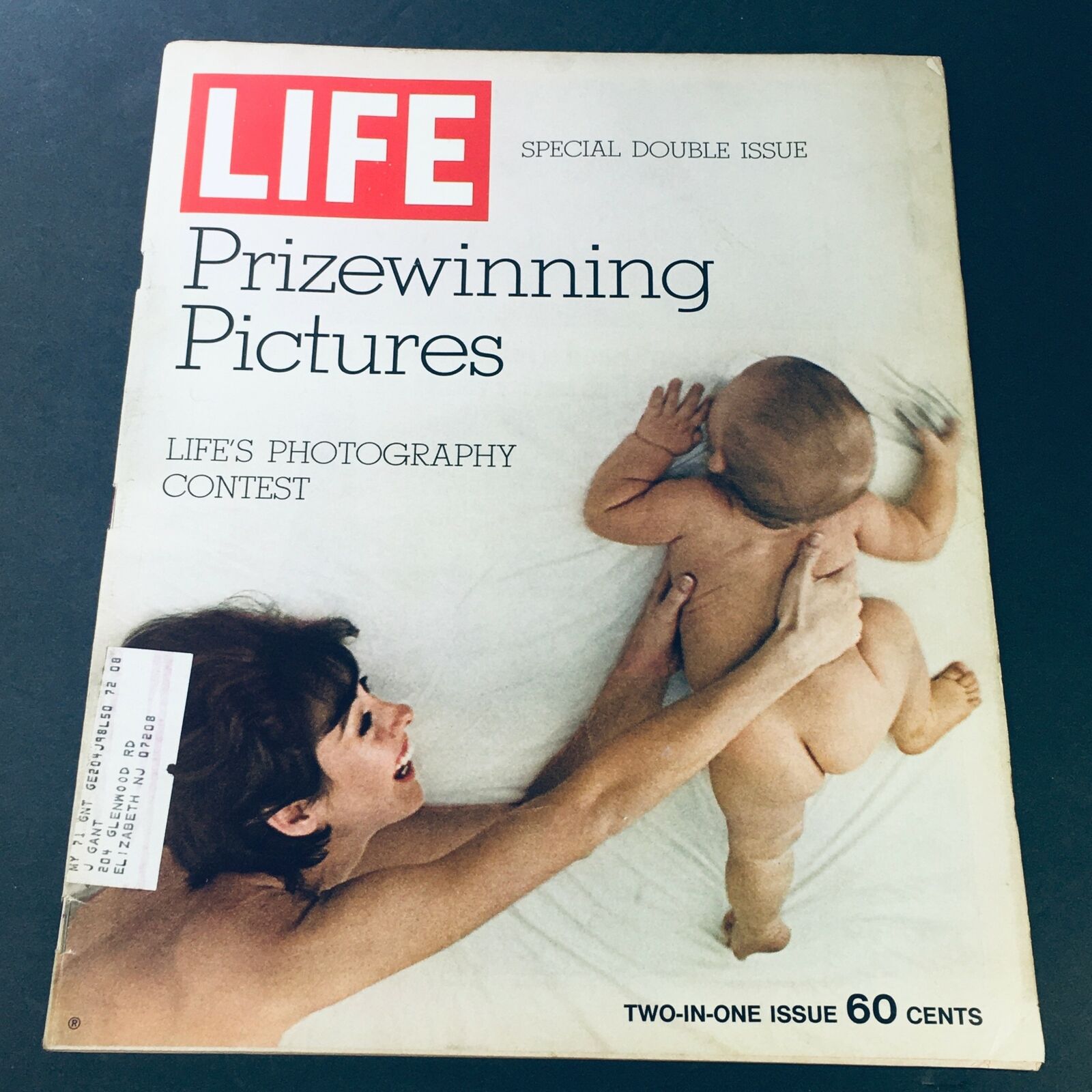 Cover of VTG Life Magazine, December 25, 1970, featuring 'Prizewinning Pictures' from Life's Photography Contest, showcasing a woman and baby, vintage magazine collectible.