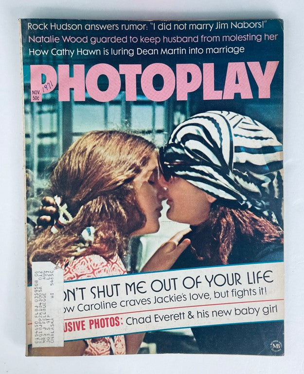 Cover of VTG Photoplay Magazine November 1971 Vol 80 No. 5 featuring Caroline & Jackie Kennedy, showcasing vibrant colors and classic 1970s design.