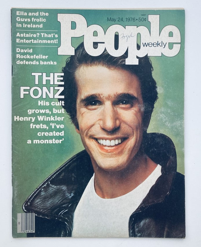 Cover of People Weekly Magazine dated May 24, 1976, featuring Henry Winkler, known as "The Fonz" from Happy Days. Displayed on the cover with a bright smile, he promotes a cultural moment of the 70s in entertainment history.
