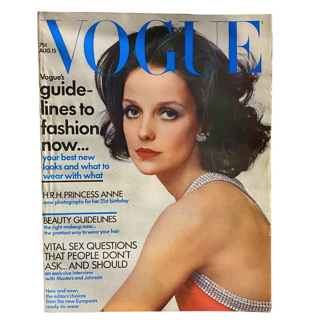 Cover of VTG Vogue Magazine August 15 1971 featuring Donna Mitchell photographed by Richard Avedon, showcasing fashion guidelines and beauty tips.