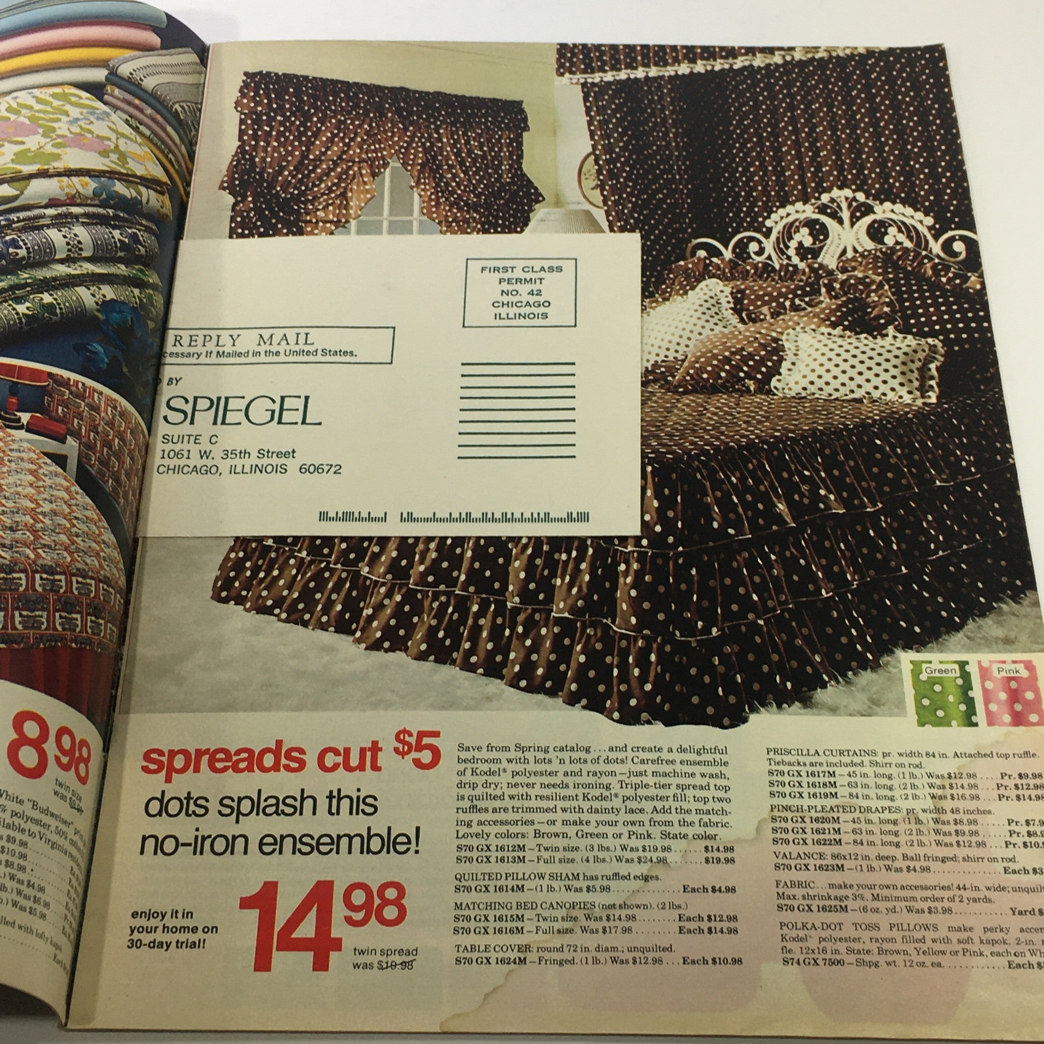 Interior page of the VTG Spiegel Magazine: Spring 1975 featuring a home decor advertisement with polka-dotted bedding sets and pricing details.