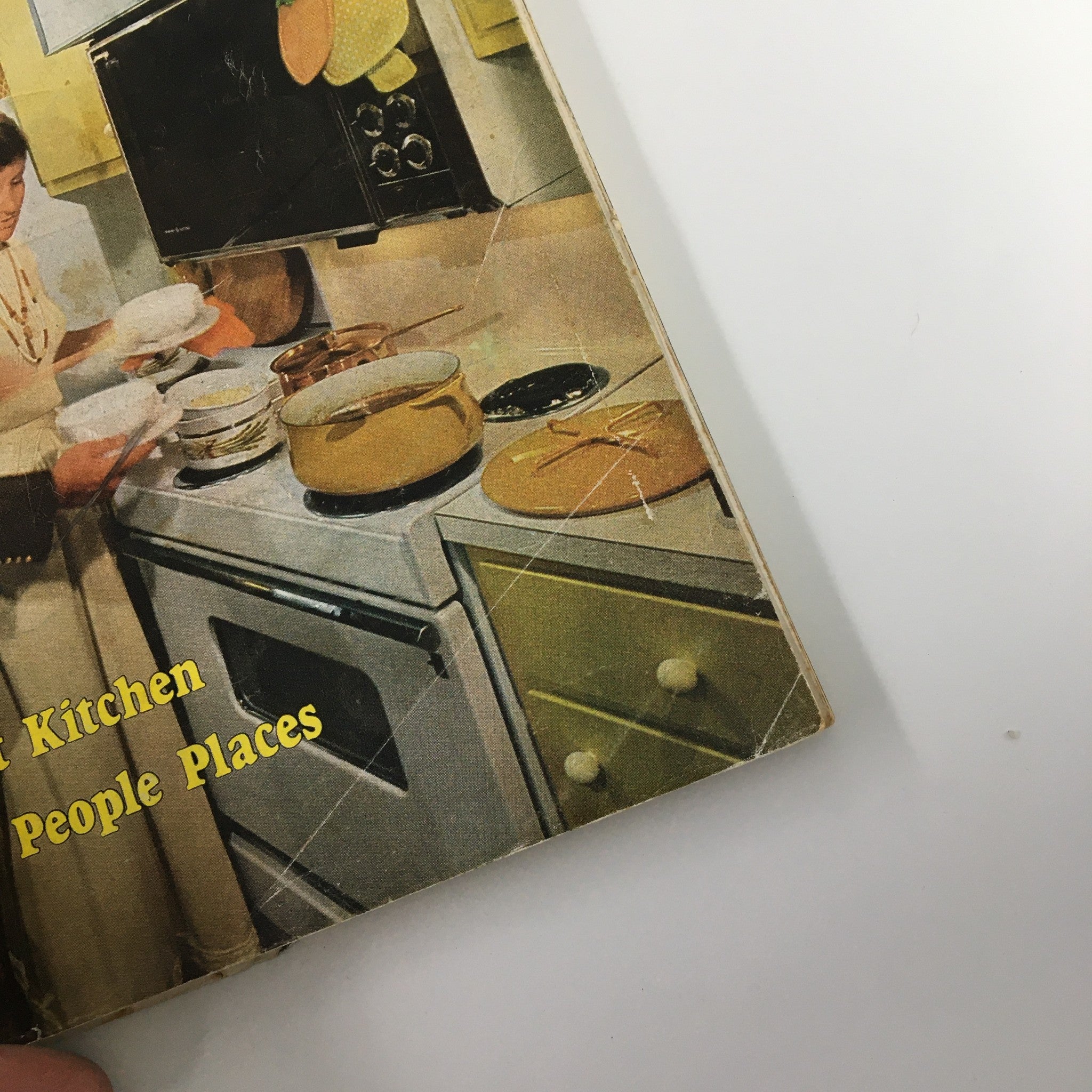 Side view of the VTG Southern Living Magazine November 1975, depicting a woman handling dishes in a kitchen with the theme 'A Buffet Kitchen'.