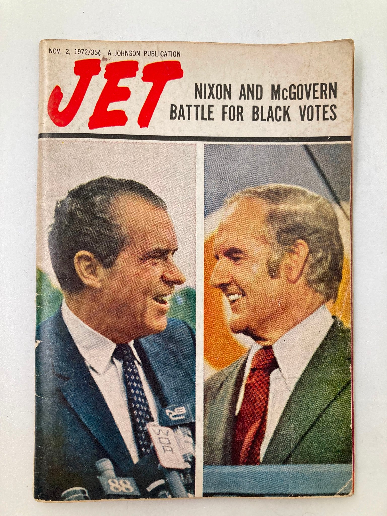 Cover of VTG Jet Magazine November 2 1972 Vol 43 #6 featuring Richard Nixon and George McGovern discussing their competition for black votes.