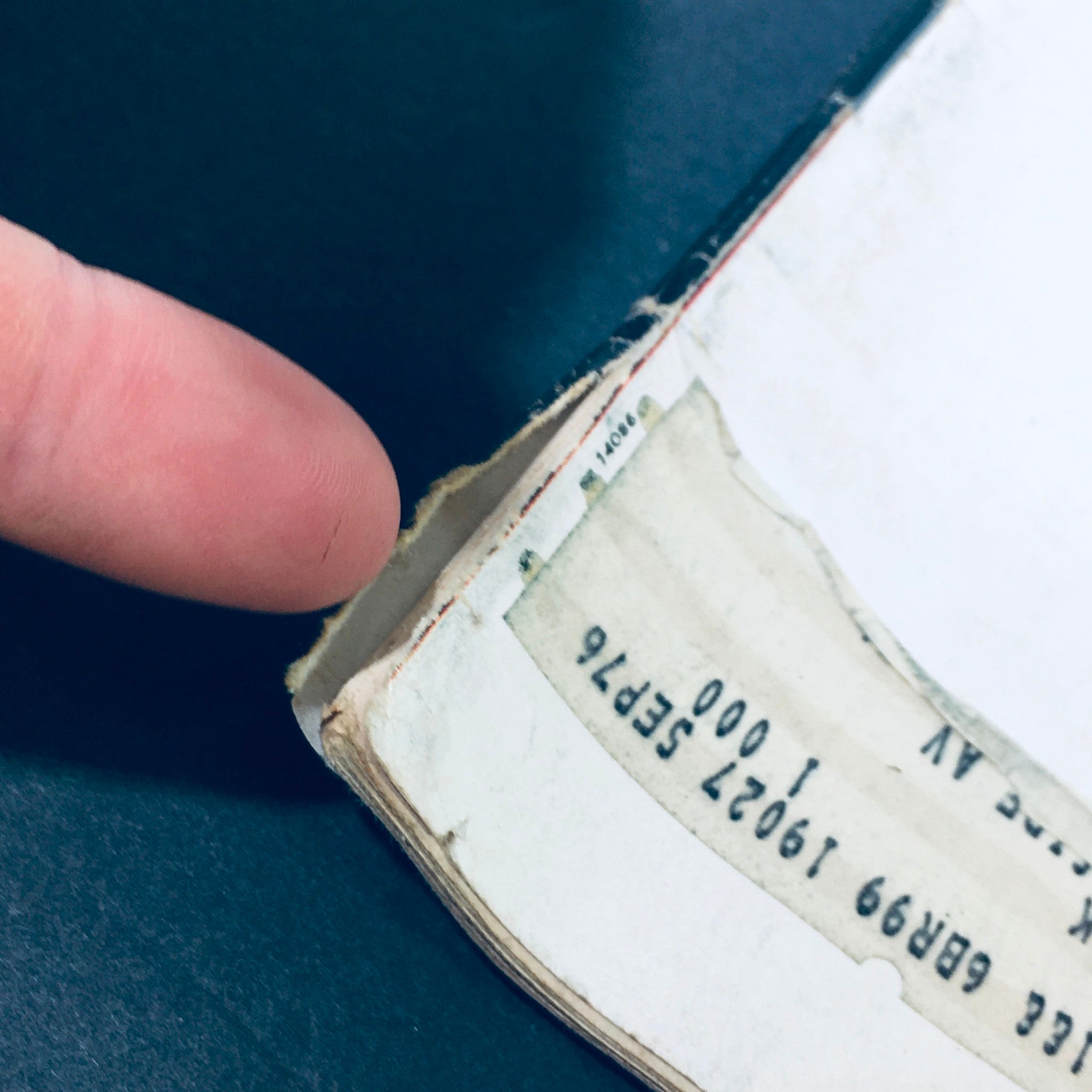 Close-up of the edge of the VTG Look Magazine July 27 1971, showing minor wear and tear, indicating its vintage condition.