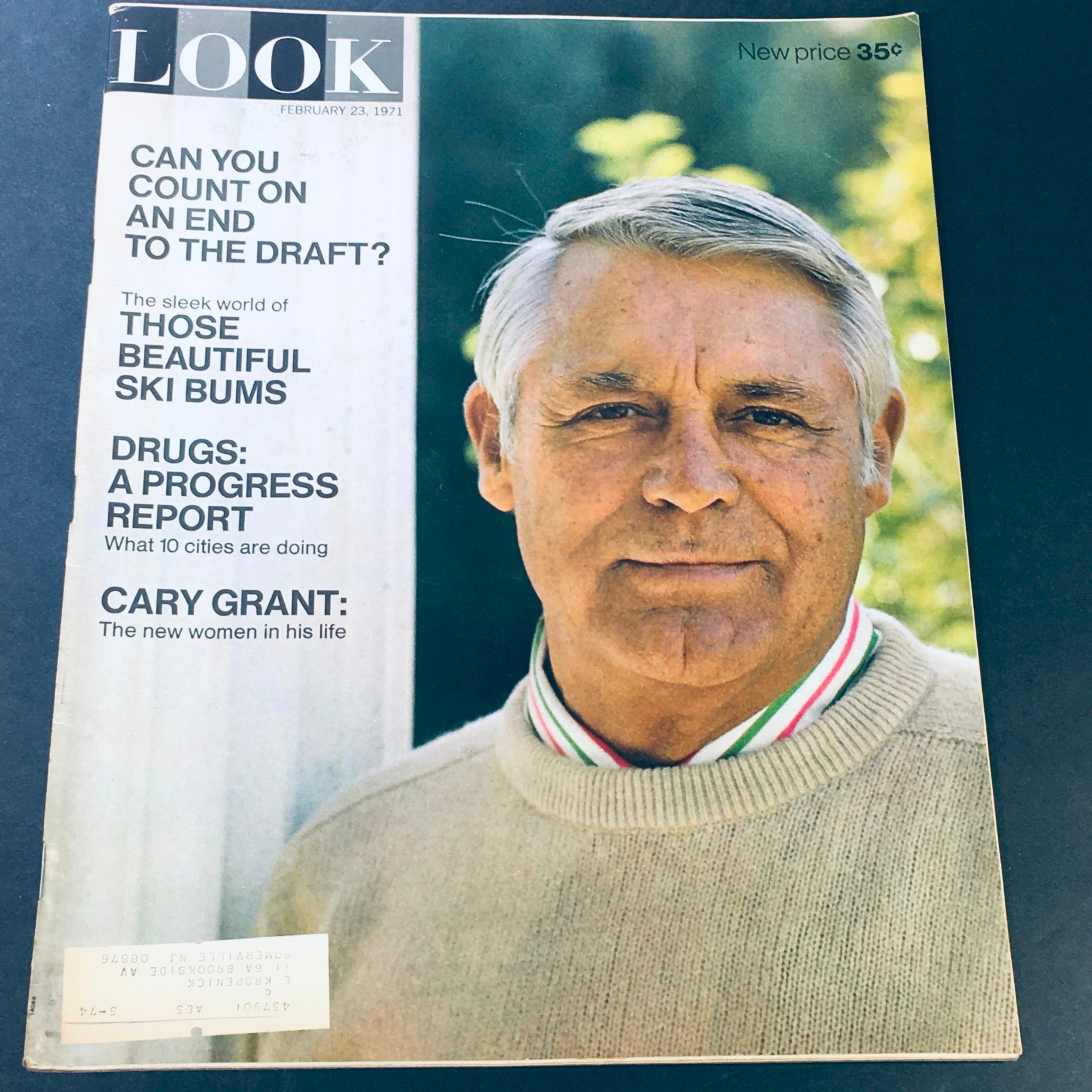 Cover of Look Magazine February 23 1971 featuring Cary Grant, with headlines about the draft, a report on drug progress, and an exploration of Cary Grant's life.