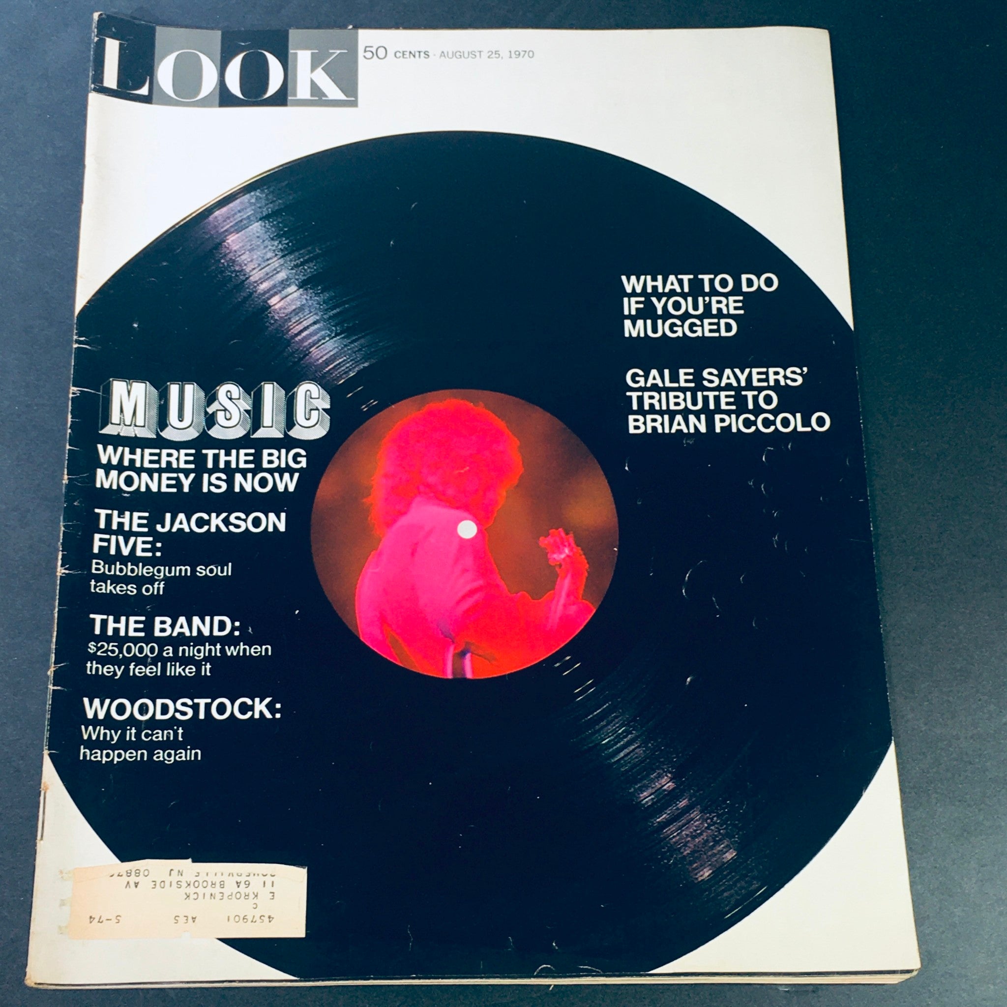 Cover of Look Magazine dated August 25, 1970, featuring a tribute to Brian Piccolo by Gale Sayers alongside music highlights including the Jackson Five, capturing the essence of the early 1970s culture.