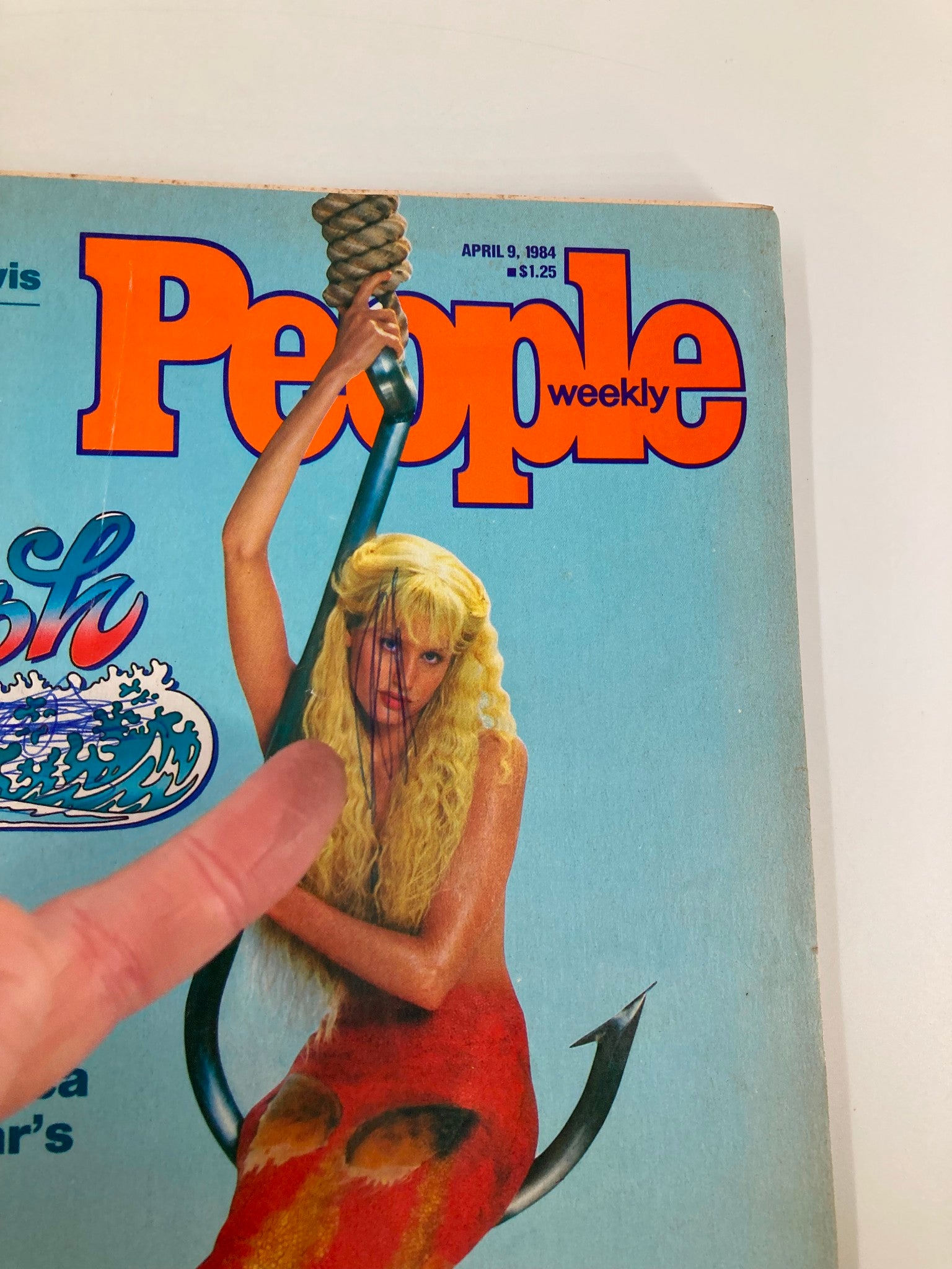 Detailed view of the VTG People Weekly Magazine cover from April 9, 1984, showcasing Daryl Hannah's iconic role in Splash with eye-catching design elements and playful font.