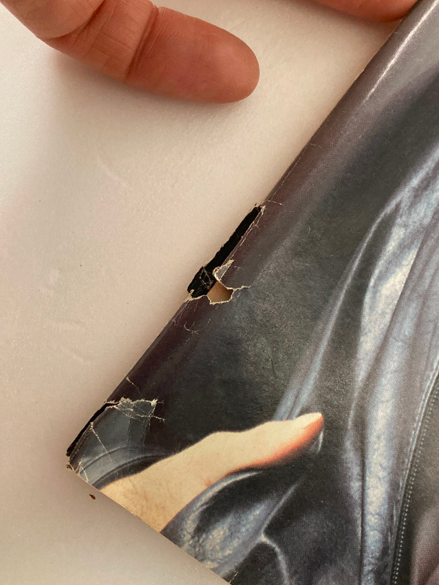 Another close-up detailing the condition of the VTG People Weekly Magazine January 20, 1986 Vol 25 #3, showcasing Ricky Nelson on the cover with noticeable damage.