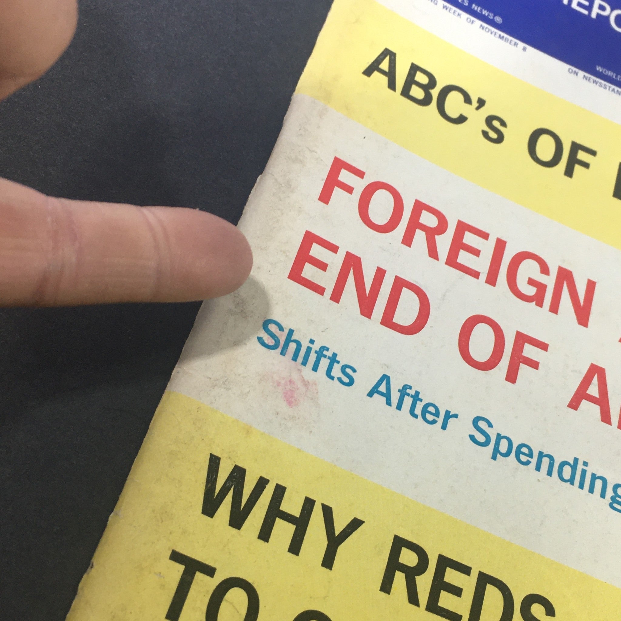 Close-up of the VTG U.S. News & World Report Magazine cover from November 15, 1971, highlighting key articles on foreign aid and political themes, showcasing its vintage appeal.
