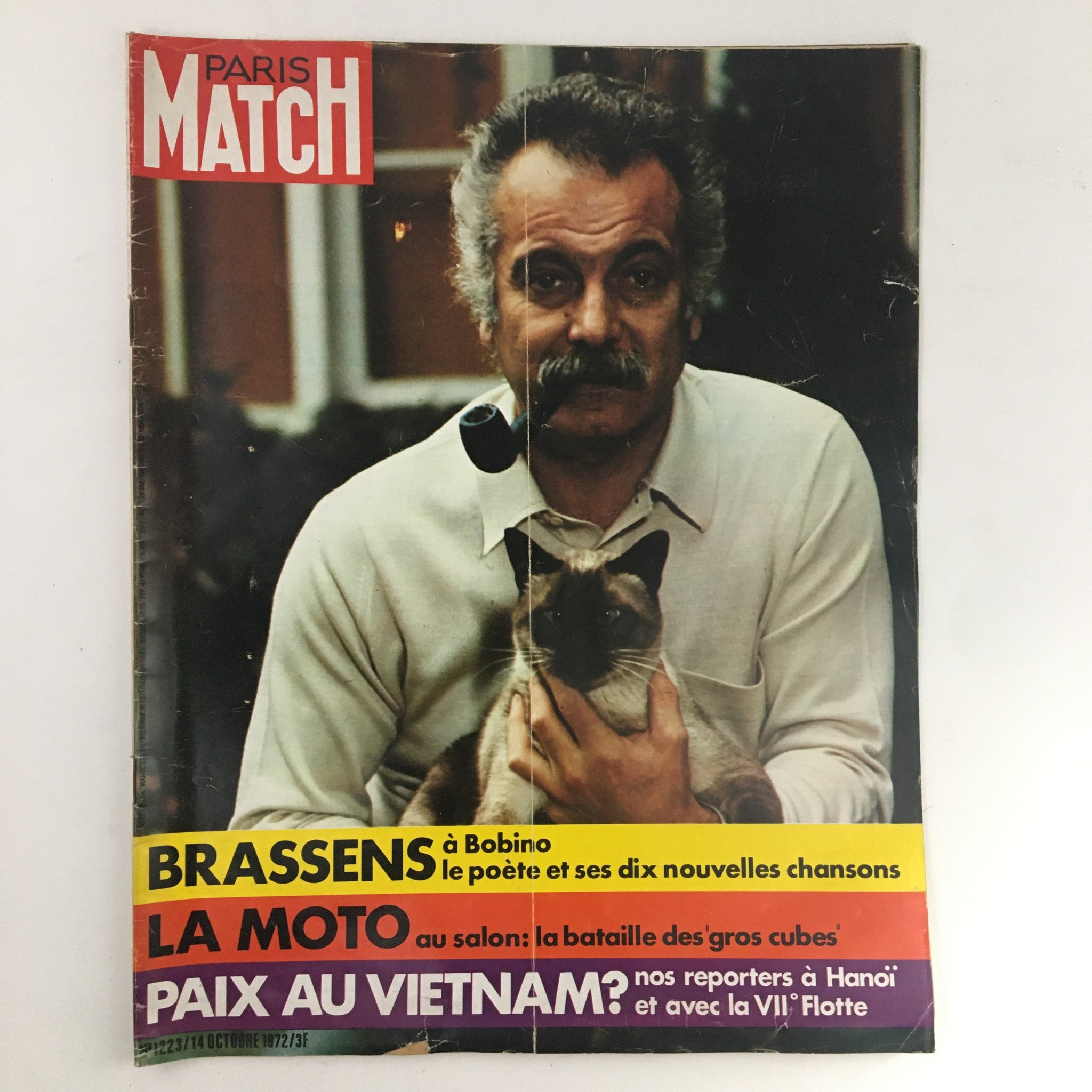 Cover of Paris Match Magazine October 1972 featuring Georges Brassens holding a cat, discussing music and culture.
