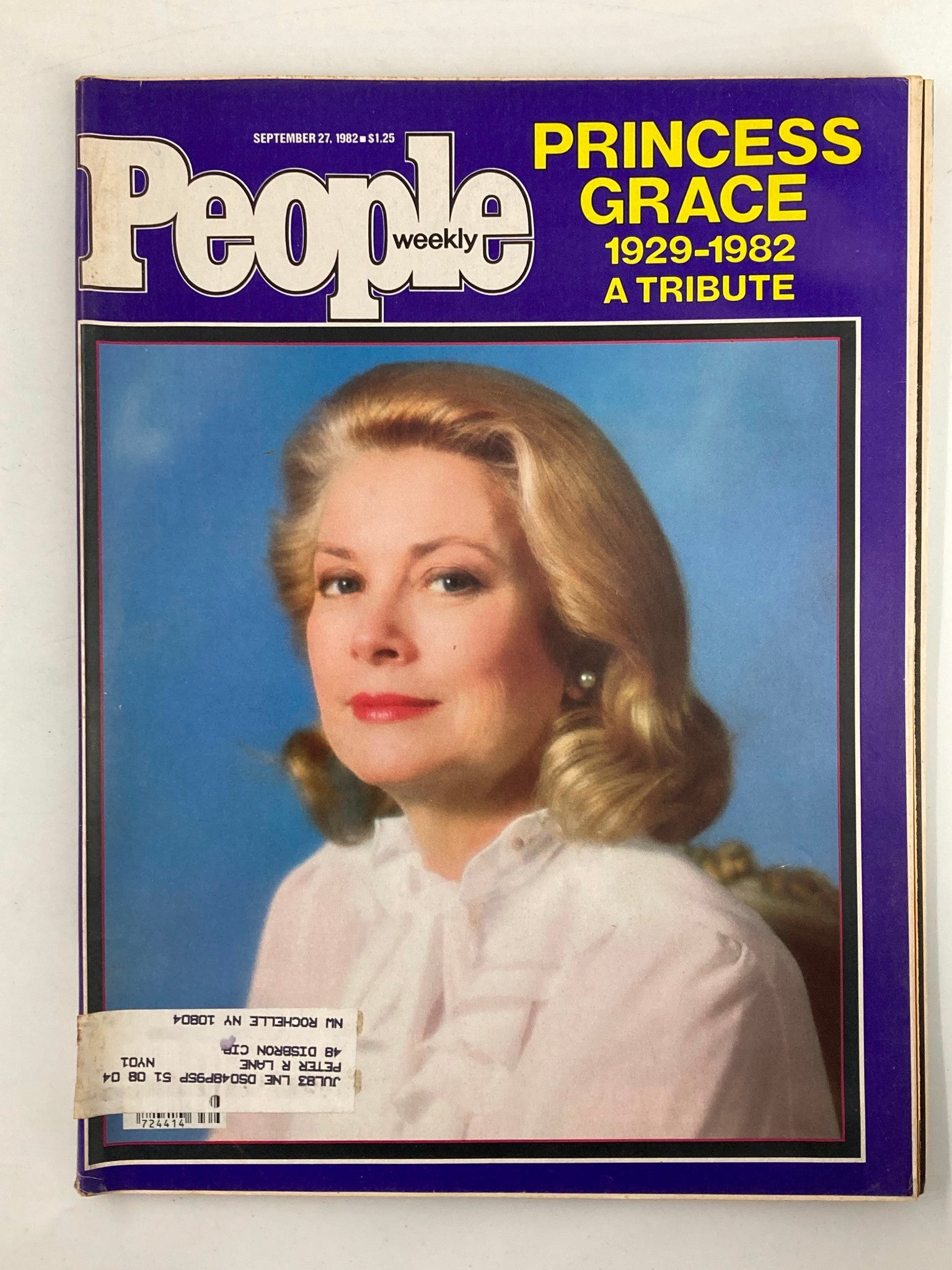 Cover of VTG People Weekly Magazine September 27 1982 featuring Princess Grace, paying tribute to her life and legacy. The magazine includes her portrait and highlights her royal status. Perfect for collectors of vintage memorabilia.