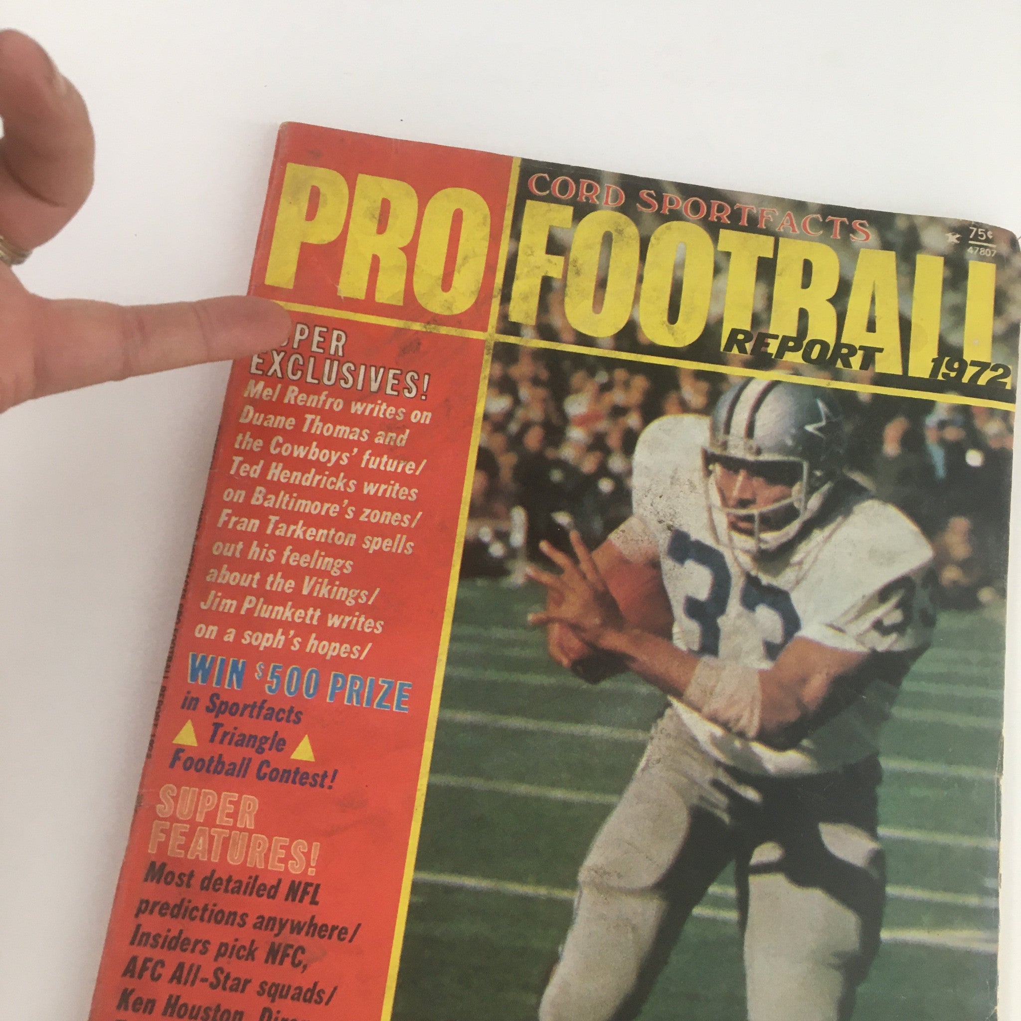 Close-up of the 1972 Pro Football Magazine cover highlighting Duane Thomas as the Dallas Cowboys' running back, with promotional text and vintage football graphics.