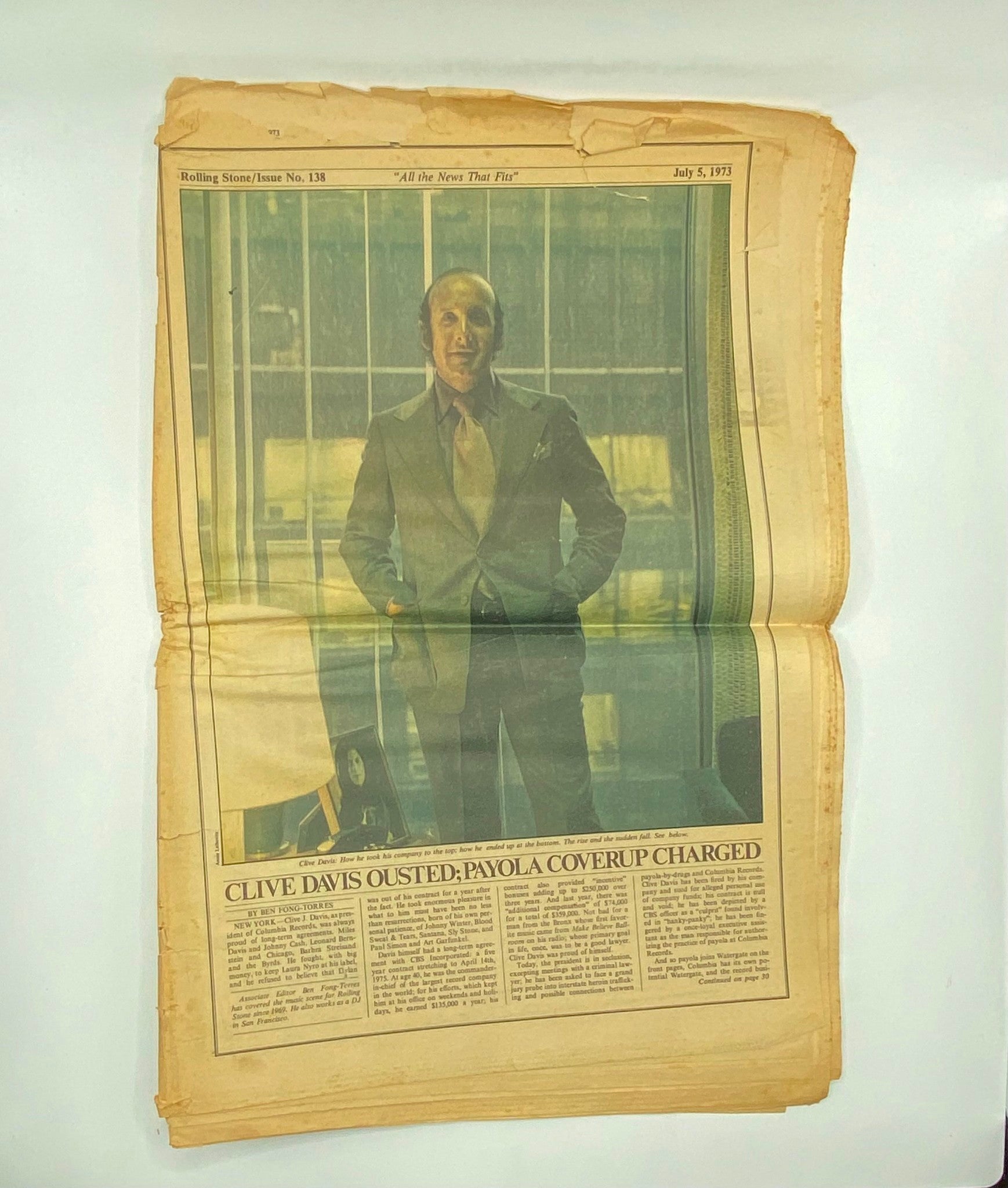 Inside view of Rolling Stone Magazine July 5 1973 Issue No. 138, showcasing an article titled 'Clive Davis Ousted: Payola Coverup Charged,' highlighting significant music industry news from the era.
