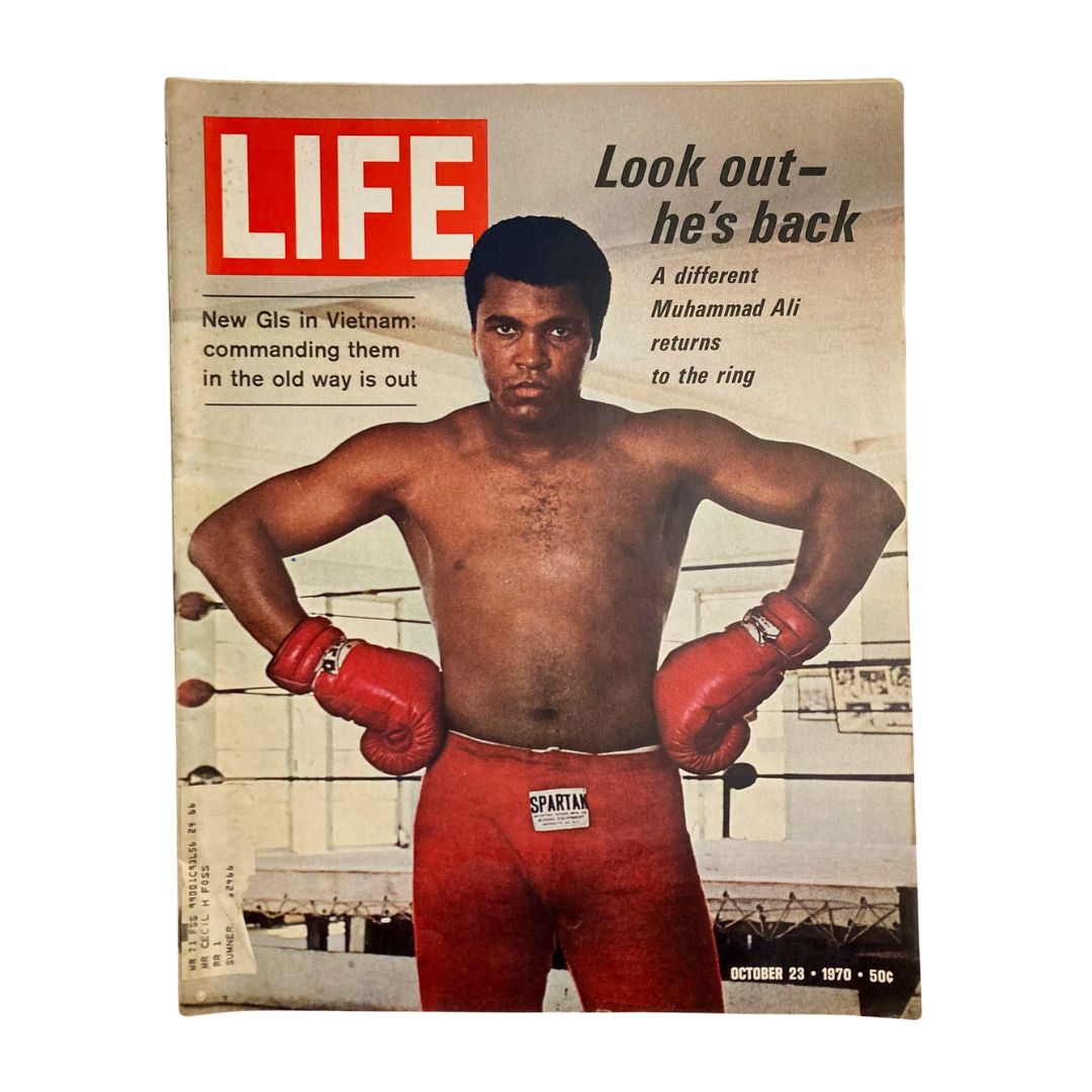 Cover of the VTG Life Magazine dated October 23, 1970, featuring Muhammad Ali with boxing gloves, highlighting his return to the ring.