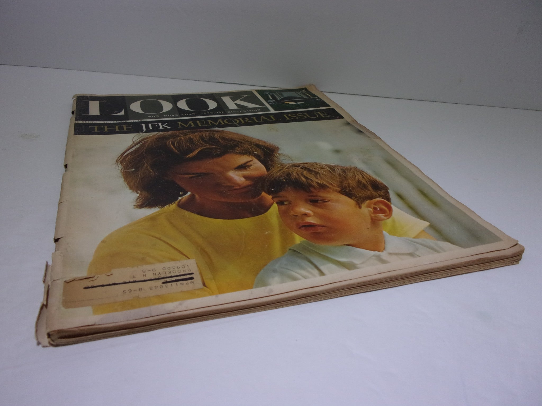 Look Magazine: The JFK Memorial Issue November 17 1964