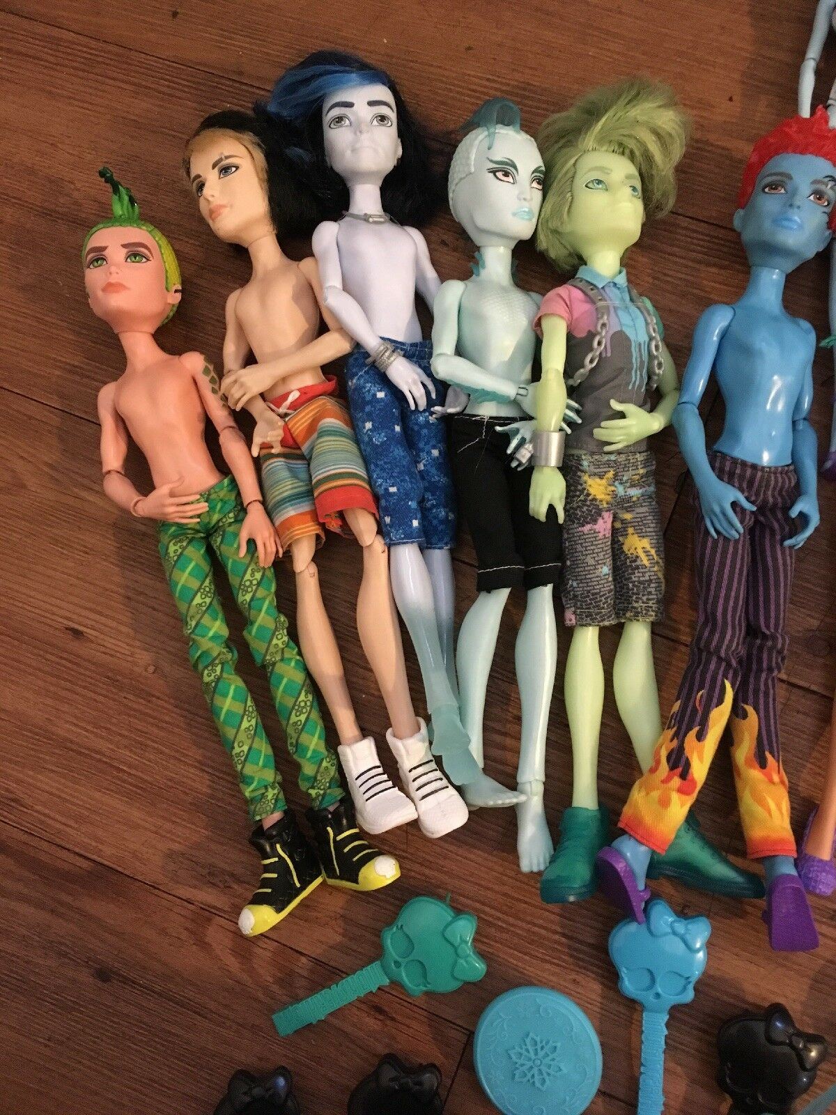 Monster High Huge Lot 46 Dolls + accessories EXTRA outfits, shoes, Horse & Case