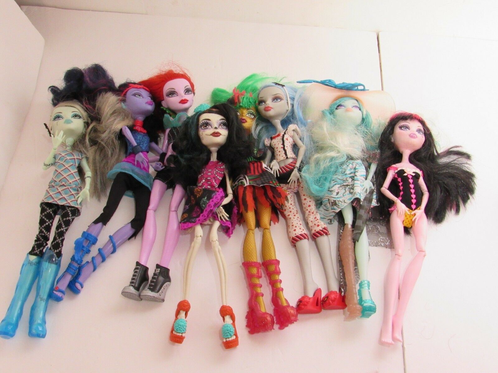 Monster High Huge Lot 46 Dolls + accessories EXTRA outfits, shoes, Horse & Case