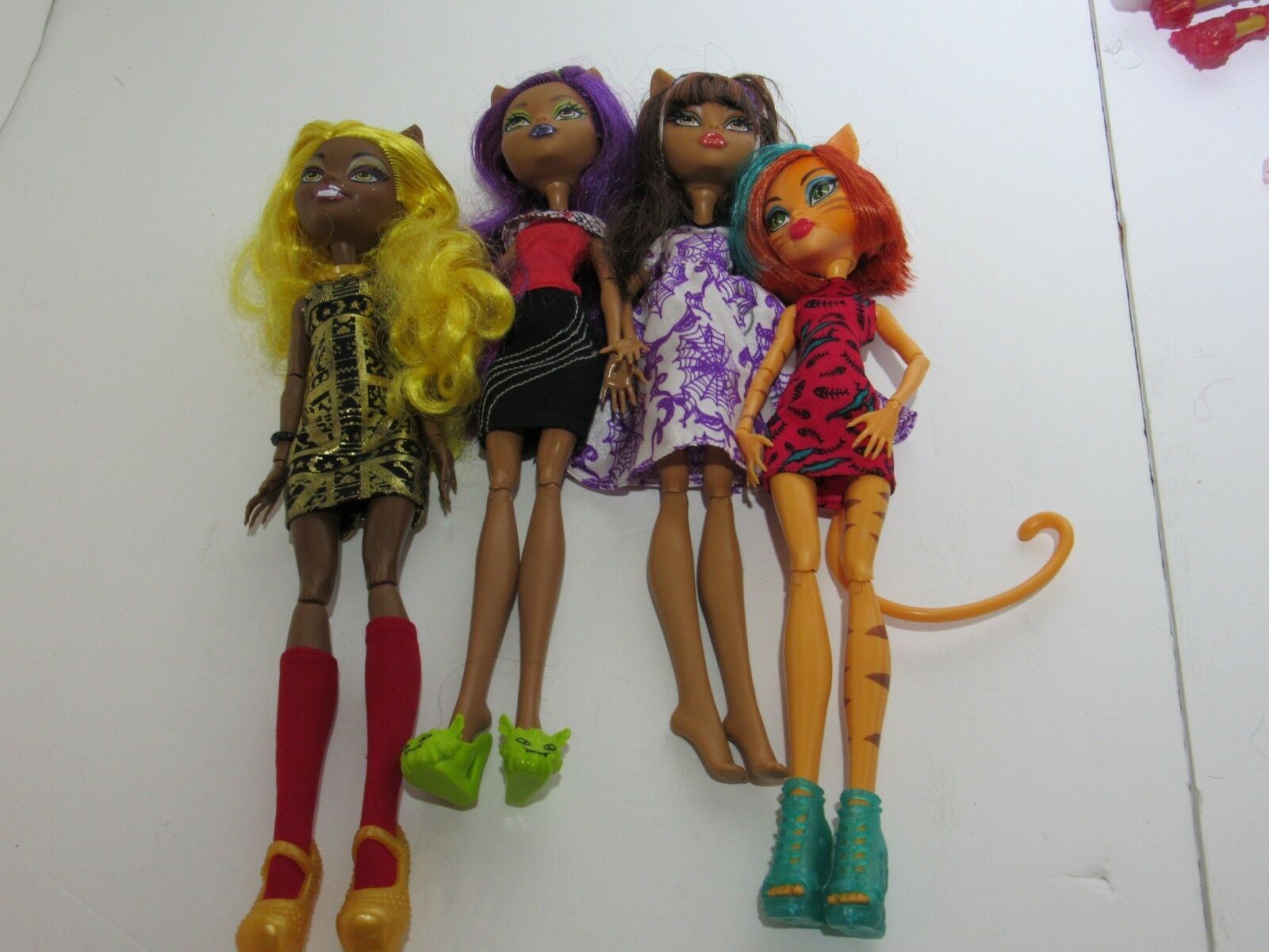 Monster High Huge Lot 46 Dolls + accessories EXTRA outfits, shoes, Horse & Case
