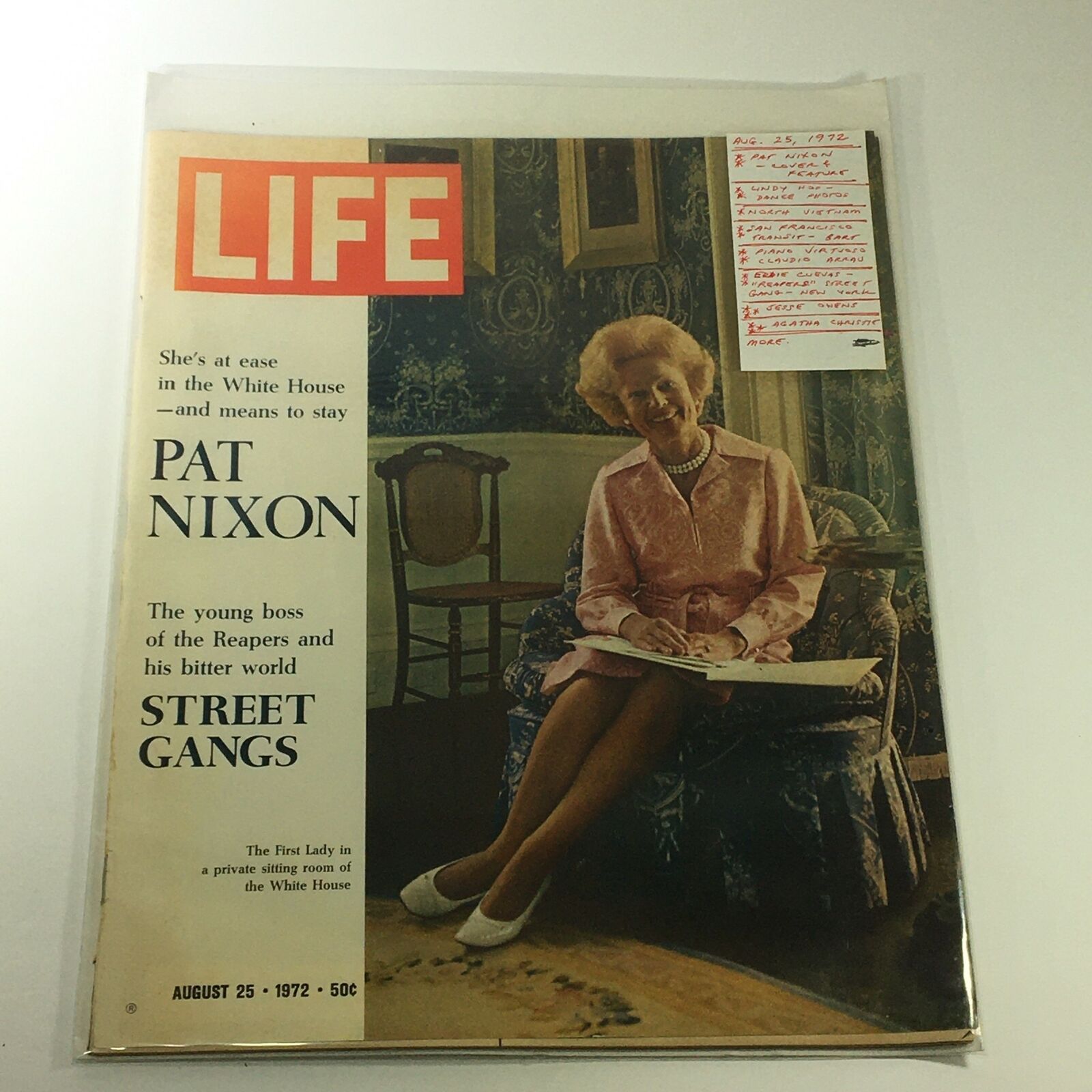 VTG Life Magazine August 25 1972 Pat Nixon Cover and Feature, Newsstand