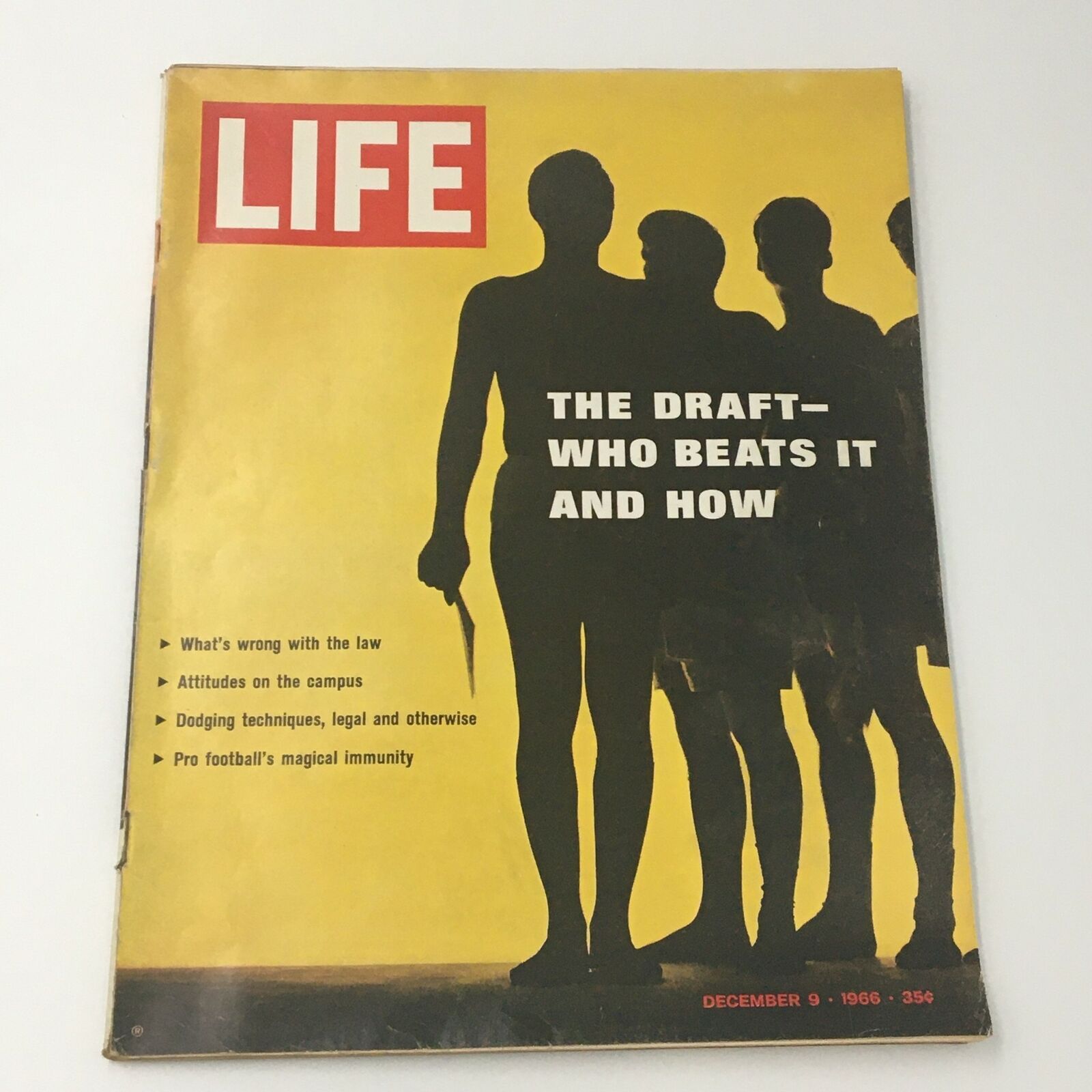 VTG Life Magazine December 9 1966 Pro Football Magical Immunity, Newsstand