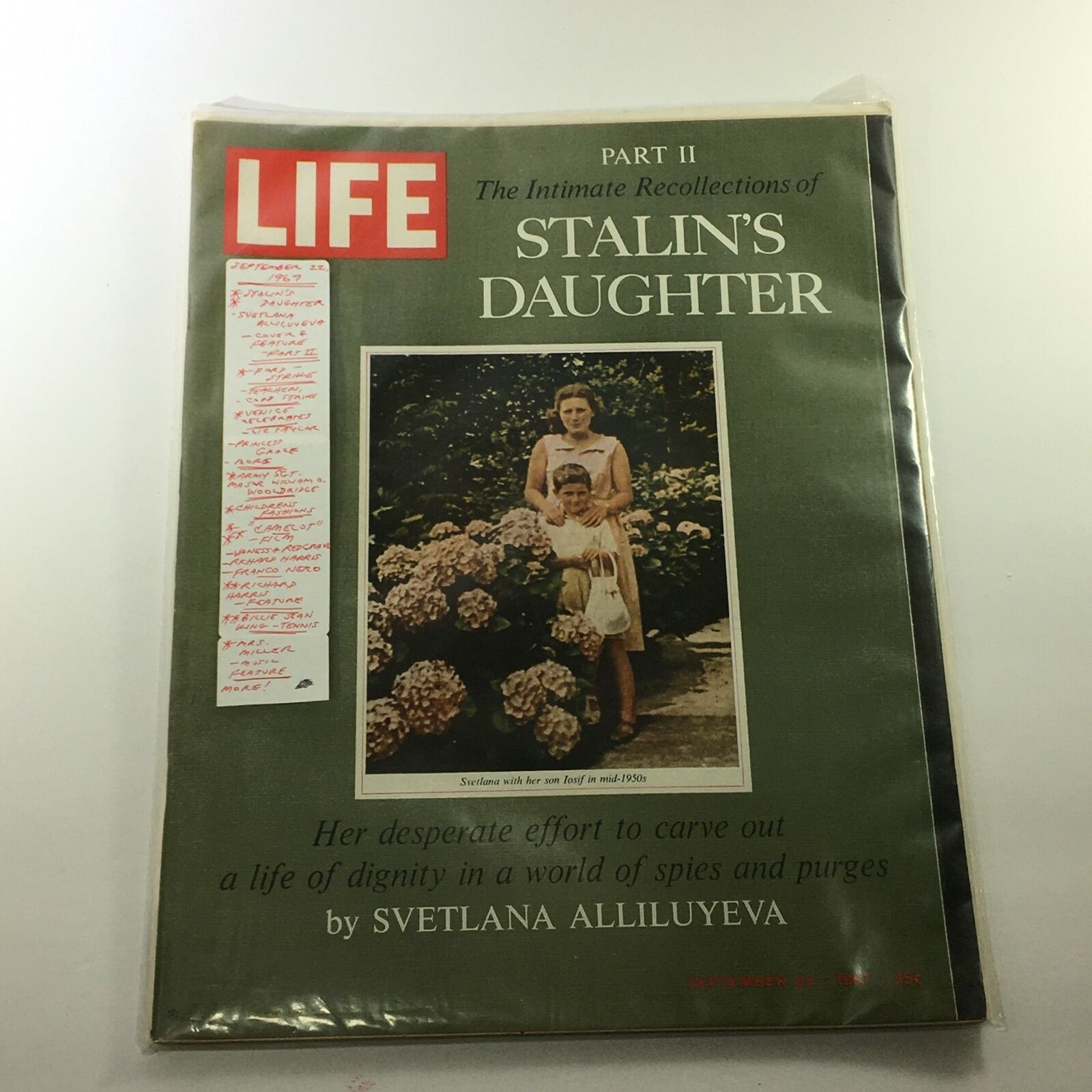 VTG Life Magazine September 22 1967 Svetlana Alliluyeva Cover Feature, Newsstand