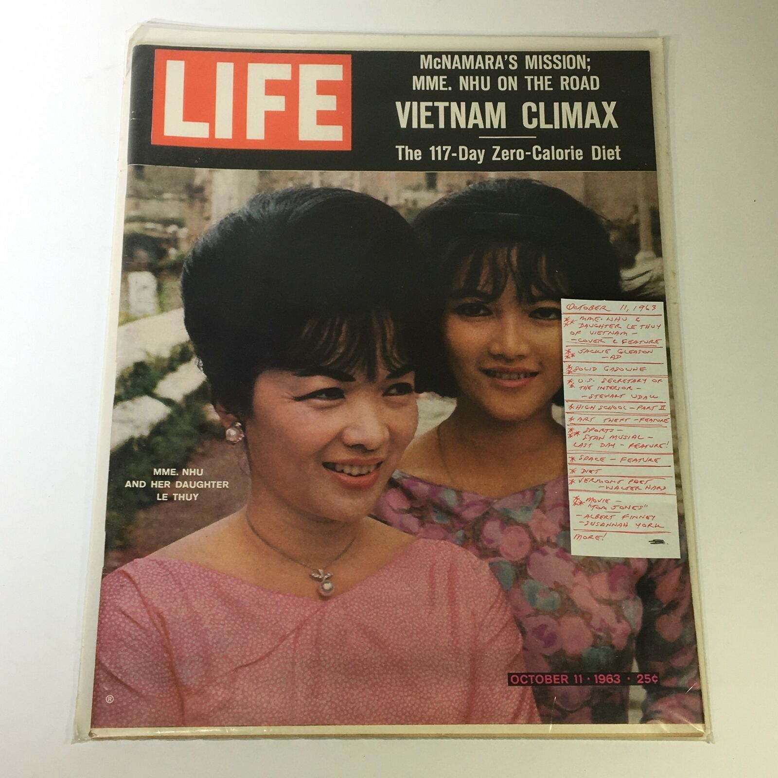 VTG Life Magazine October 11 1963 Mme Nhu & Daughter Le Thuy Cover, Newsstand