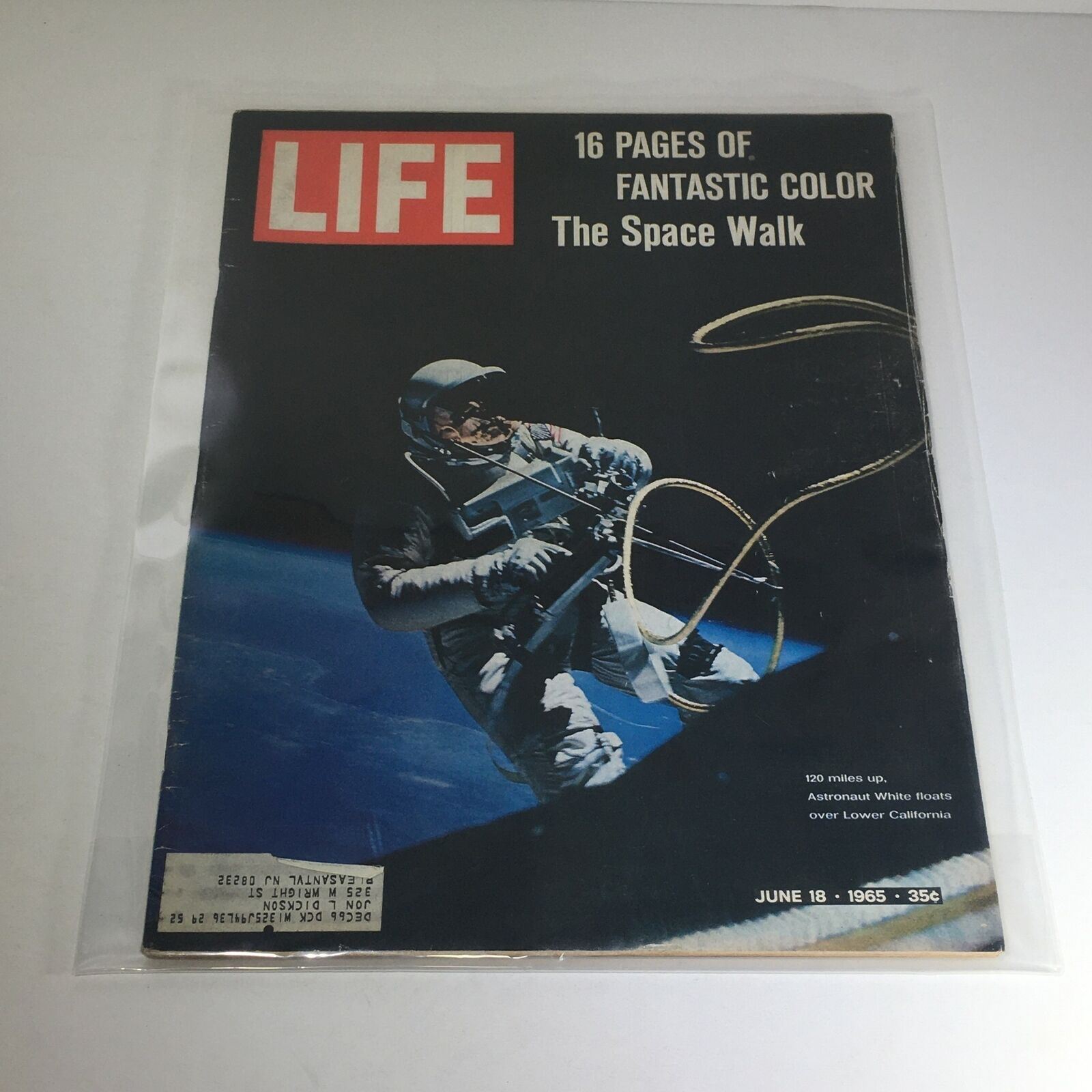 VTG Life Magazine - June 18 1965 - The Space Walk / Astronaut White Floats