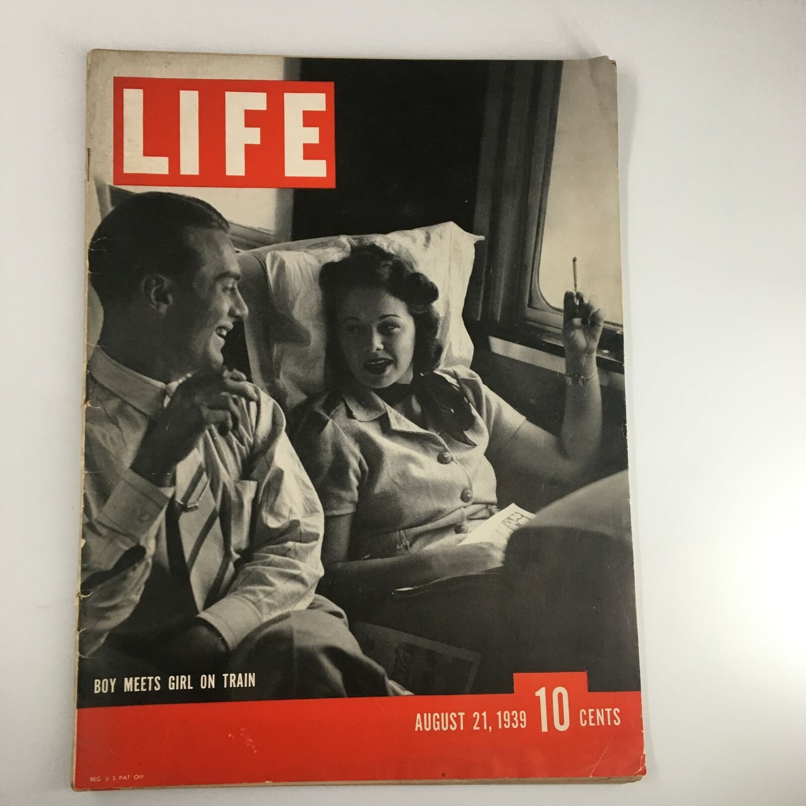 VTG Life Magazine August 21 1939 Boy Meets Girl On Train in Photograph No Label