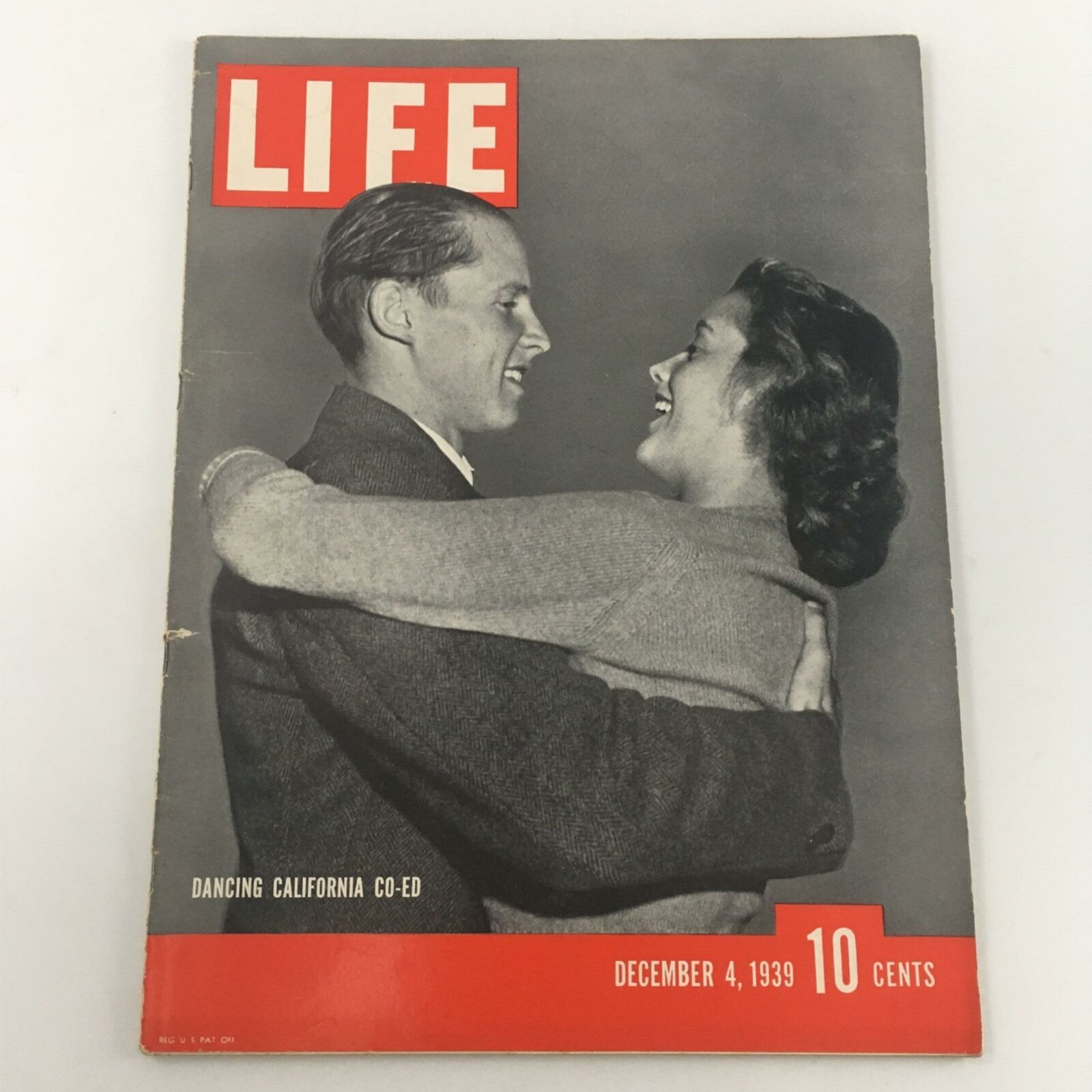 VTG Life Magazine December 4, 1939 Dancing California Co-Ed Newsstand