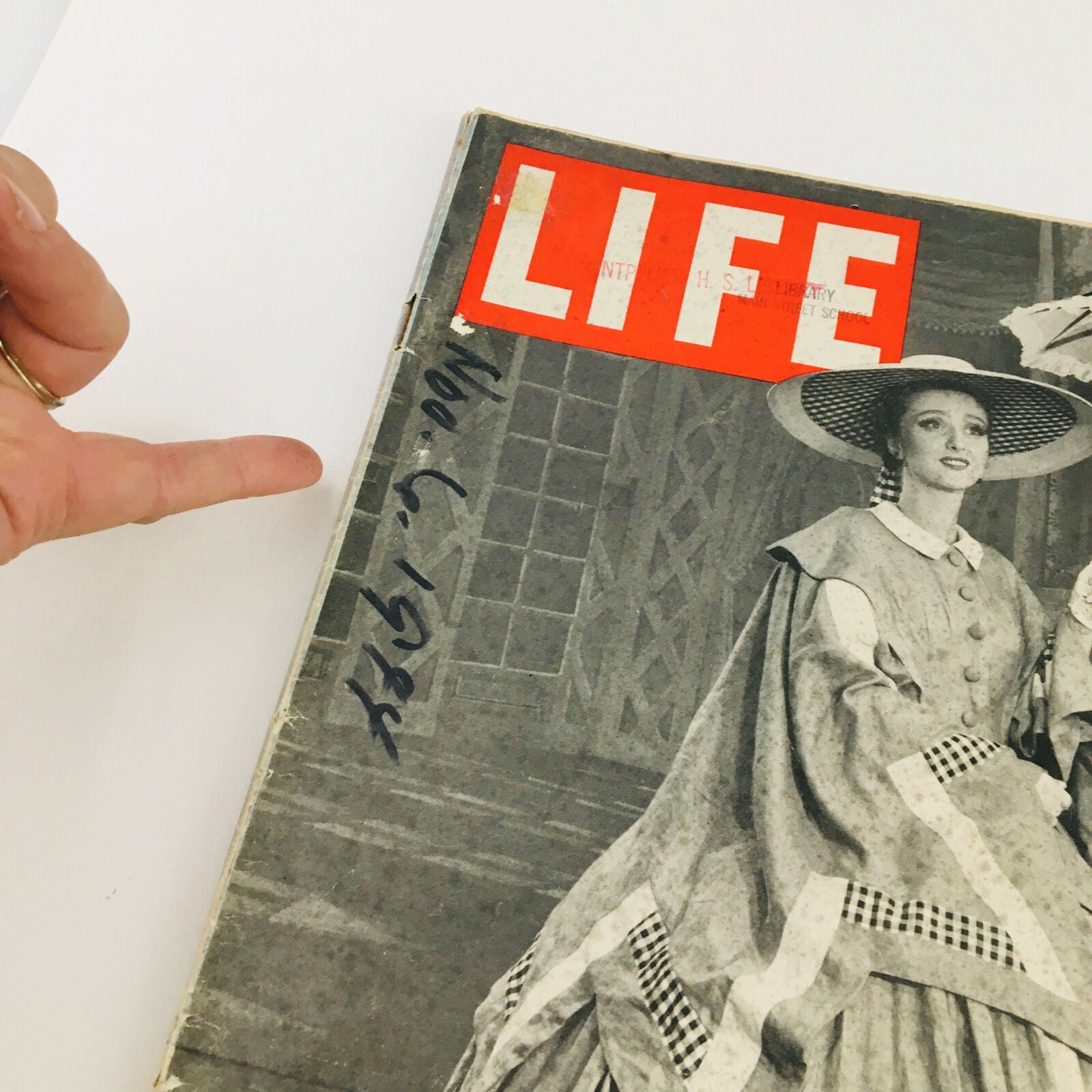 VTG Life Magazine November 6 1944 Broadway Hit 'Bloomer Girl' Feature