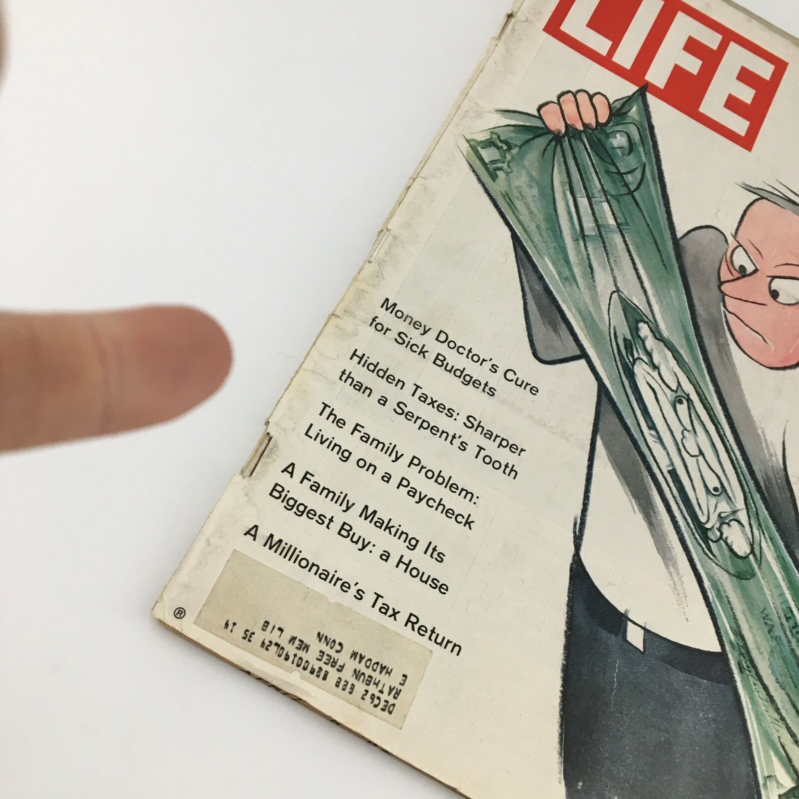 VTG Life Magazine April 6 1962 The Family Problem Living on a Paycheck Feature