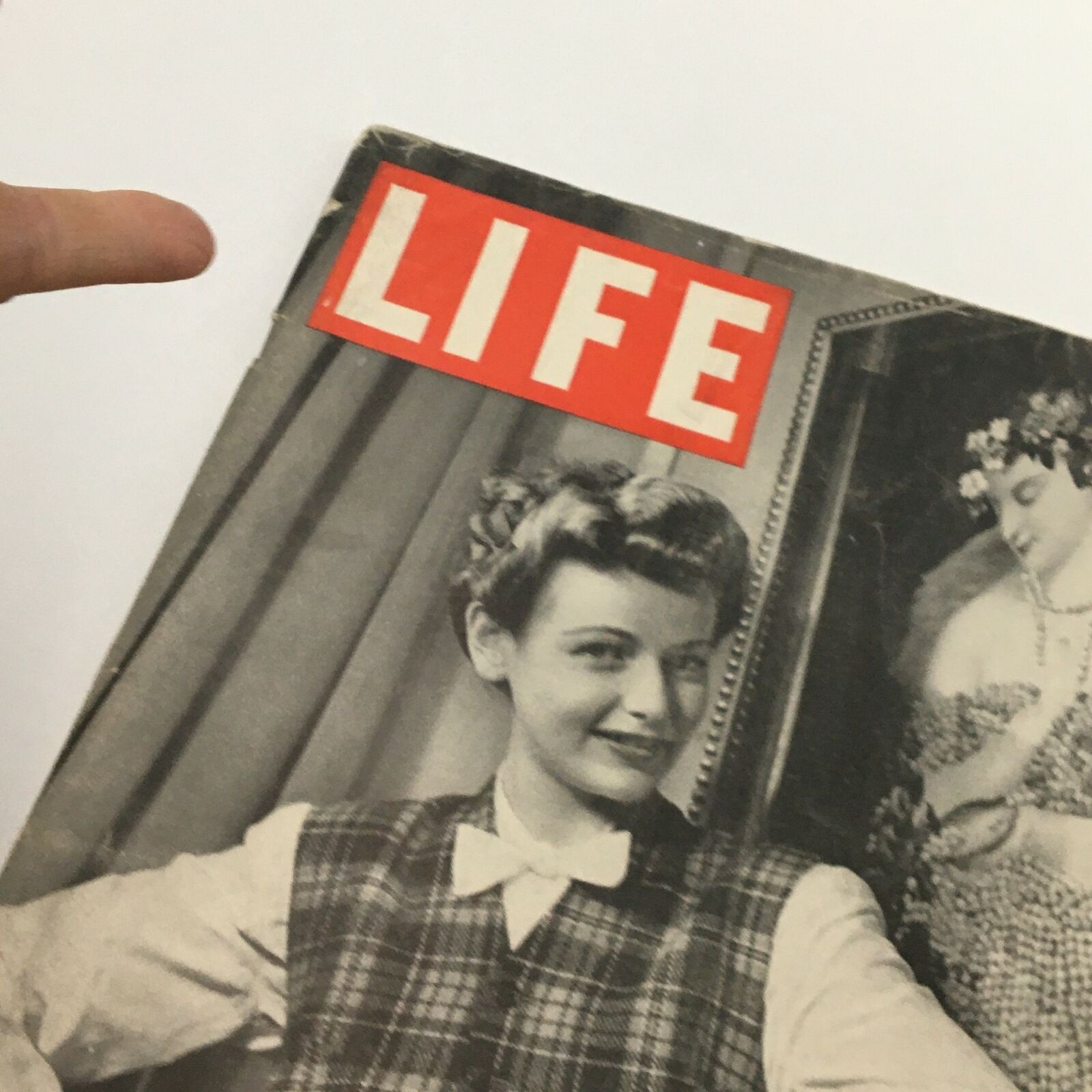 VTG Life Magazine November 16 1942 Warm For Winter Cover and Feature