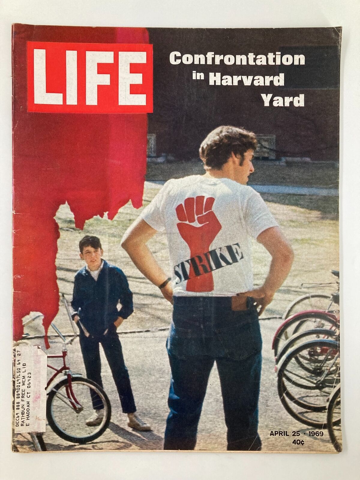 VTG Life Magazine April 25 1969 Confrontation in Harvard University Yard