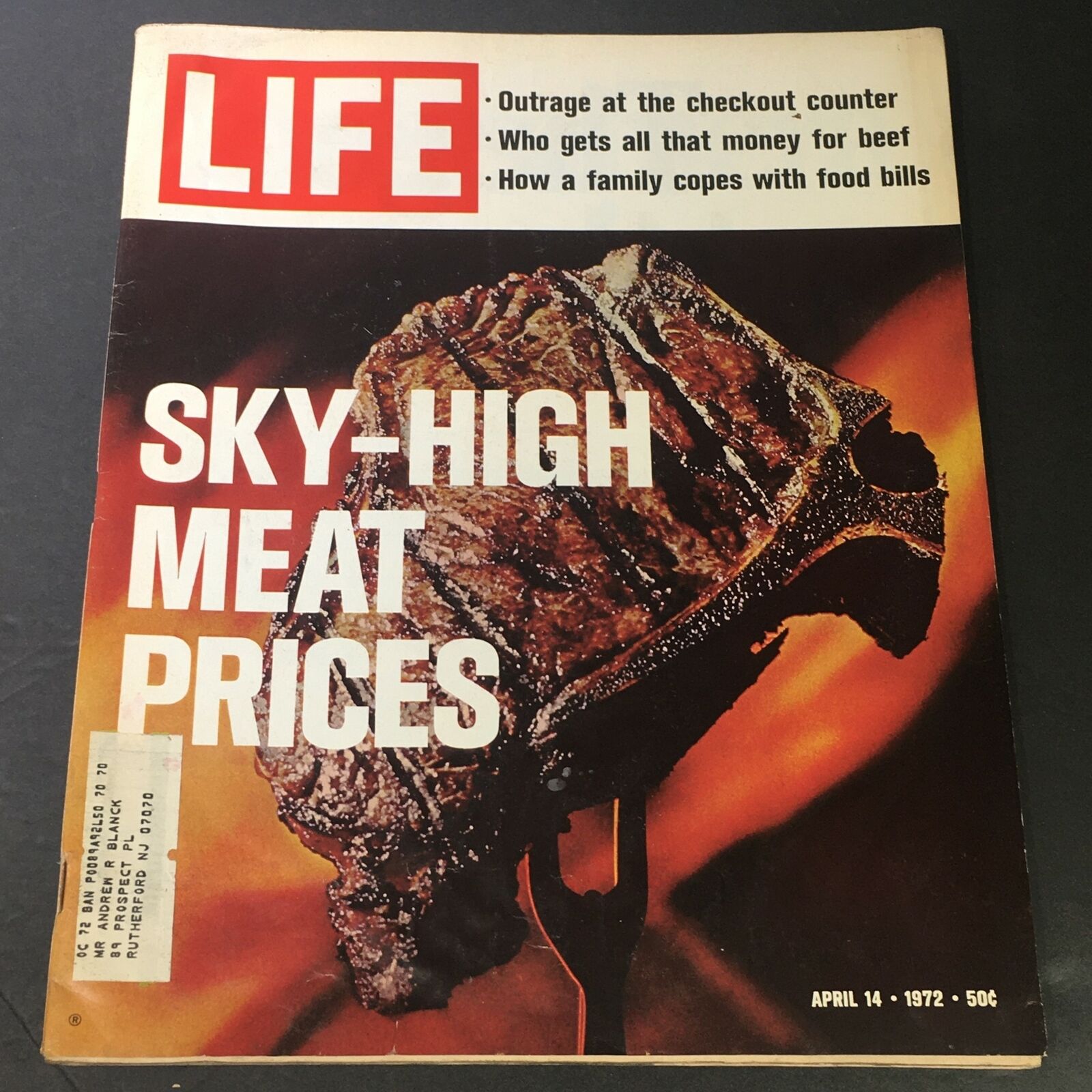 VTG Life Magazine April 14 1972 - Sky-High Meat Prices / Family Copes Food Bill