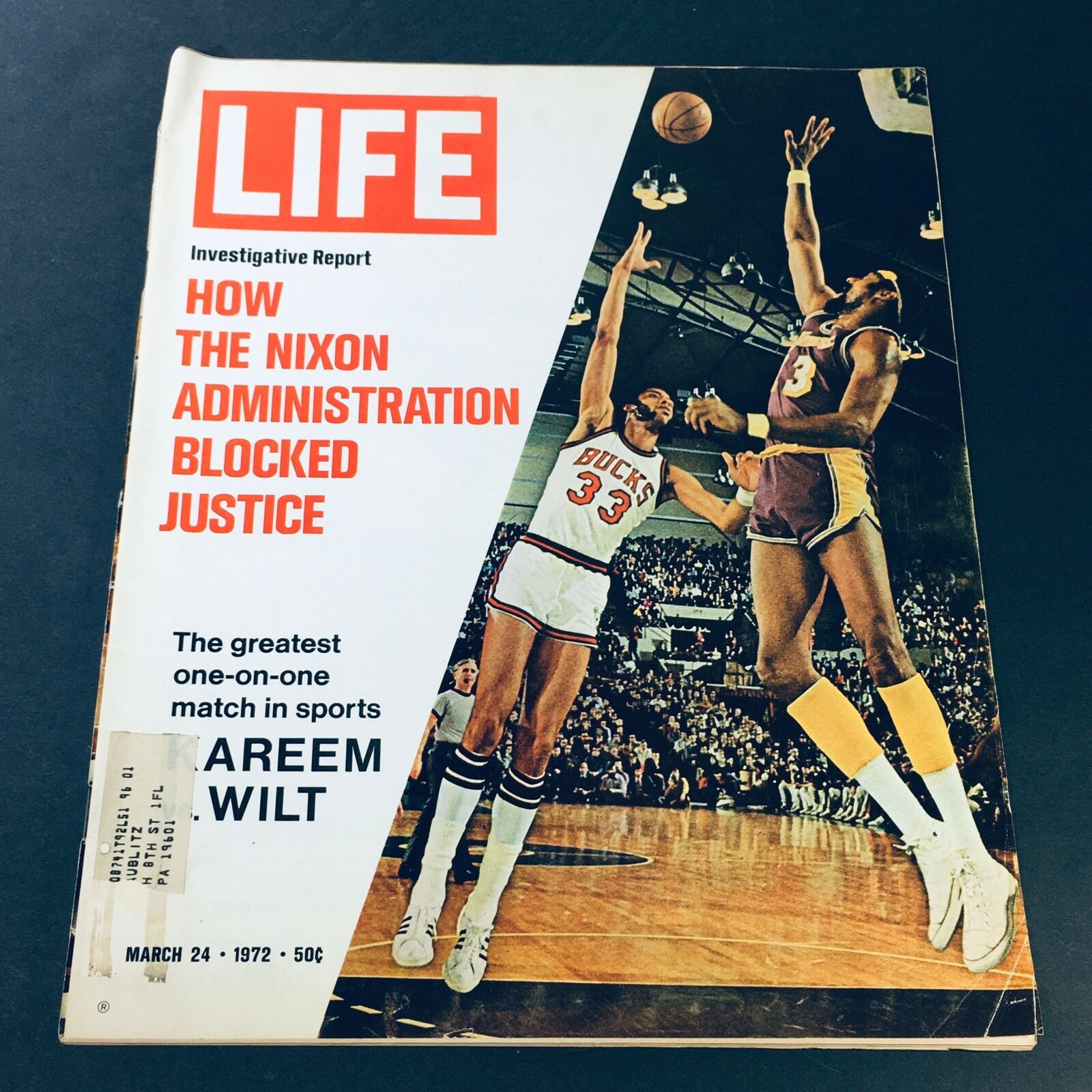 VTG Life Magazine March 24 1972 - NBA Kareem Abdul-Jabbar vs Wilt Chamberlain