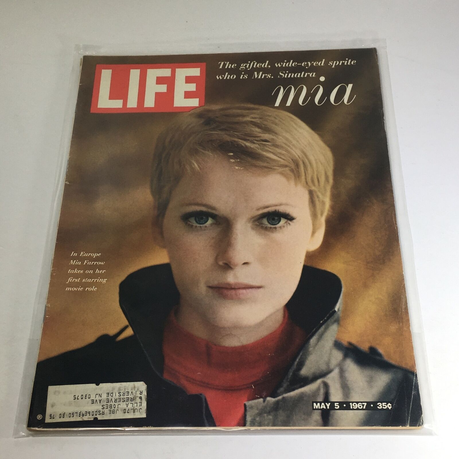 VTG Life Magazine: May 5 1967 - The Gifted Wide-Eyed Sprite Mrs. Mia Sinatra