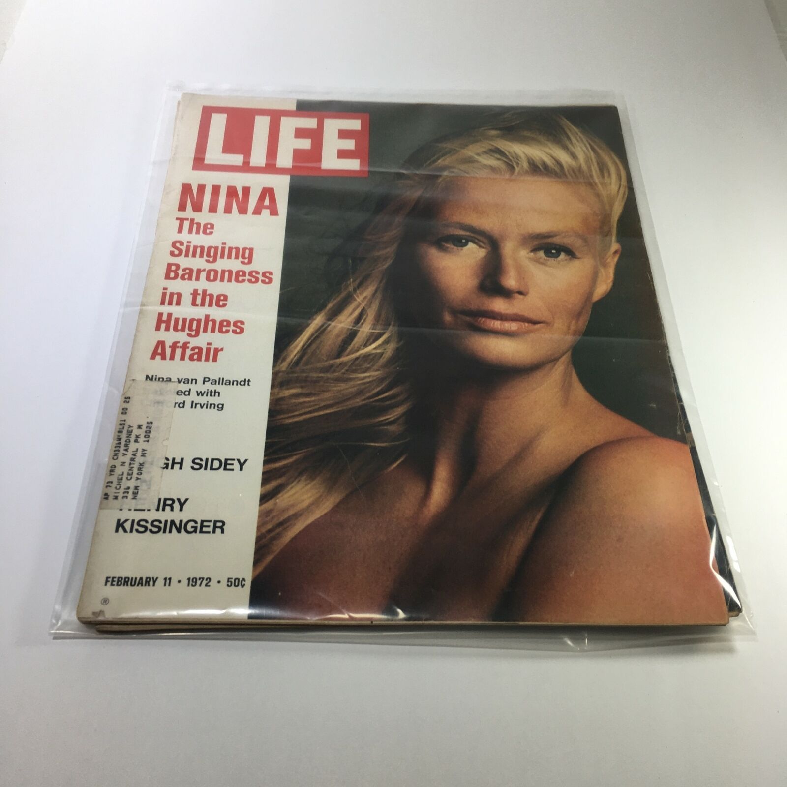 VTG Life Magazine: February 11 1972 - NINA: The Singing Baroness