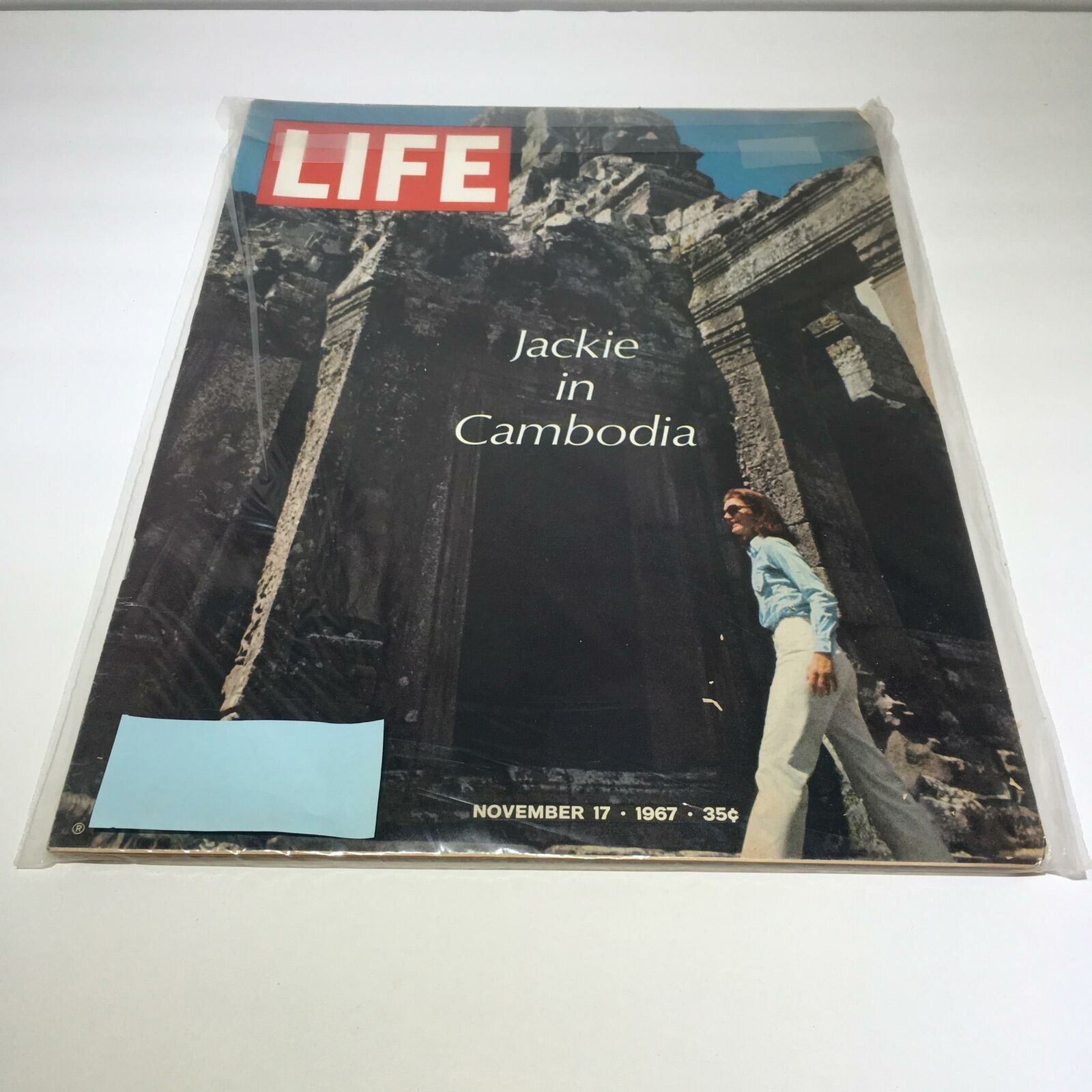 VTG Life Magazine November 17 1967 - Jackie Kennedy in Cambodia