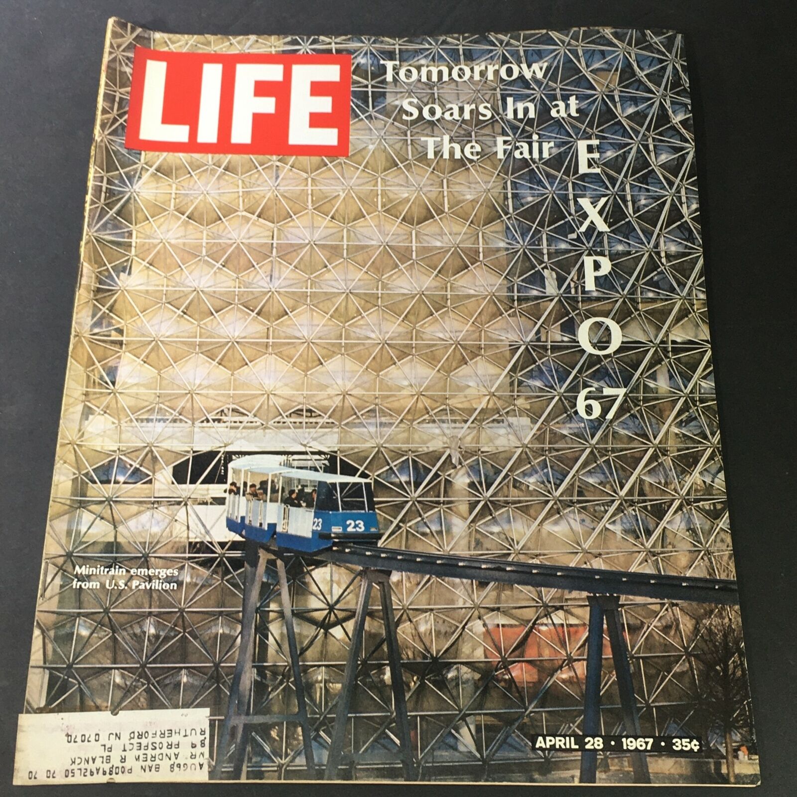 VTG Life Magazine April 28 1967 - Minitrain Emerges from US Pavilion at Expo 67