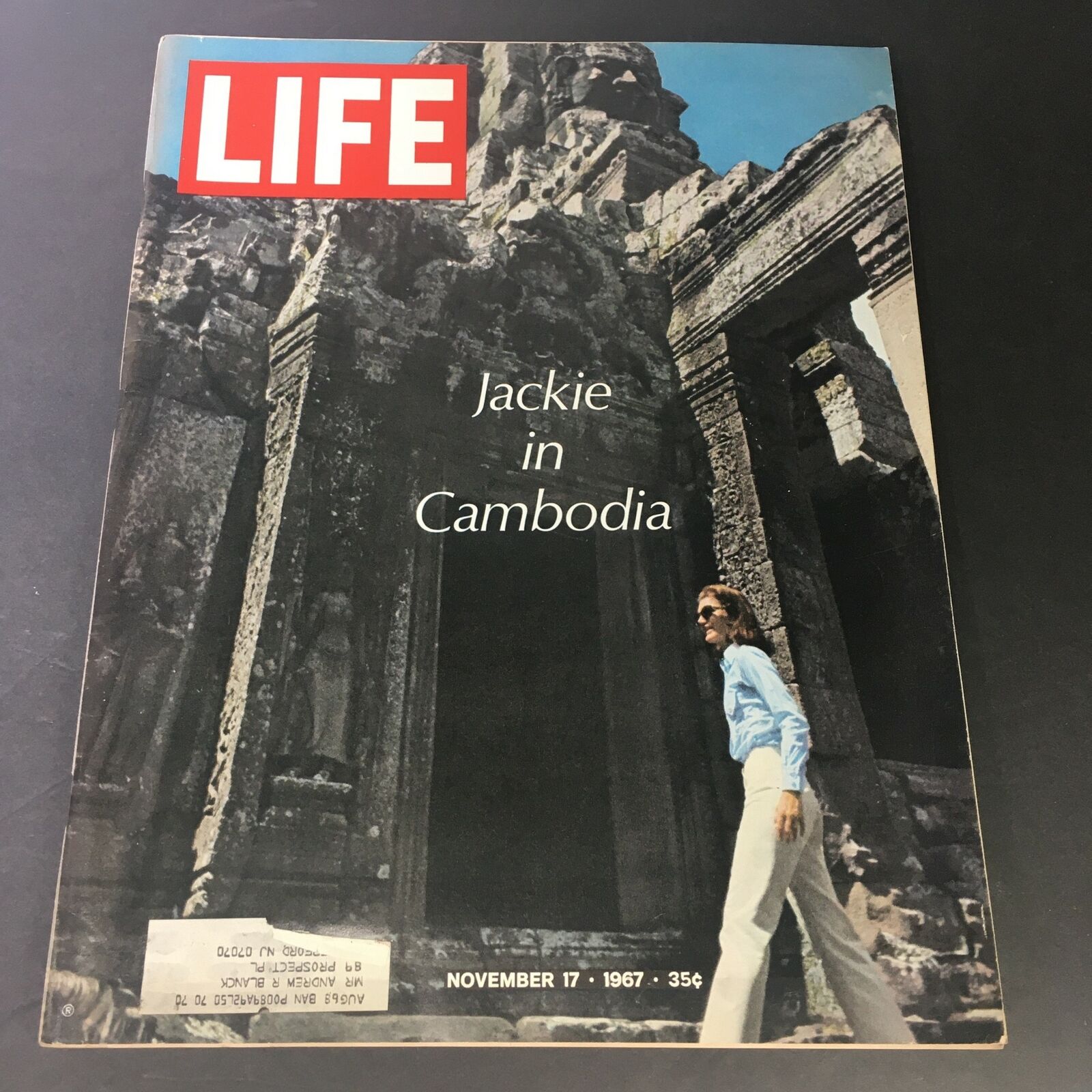 VTG Life Magazine November 17 1967 - Jackie Kennedy Photo in Cambodia