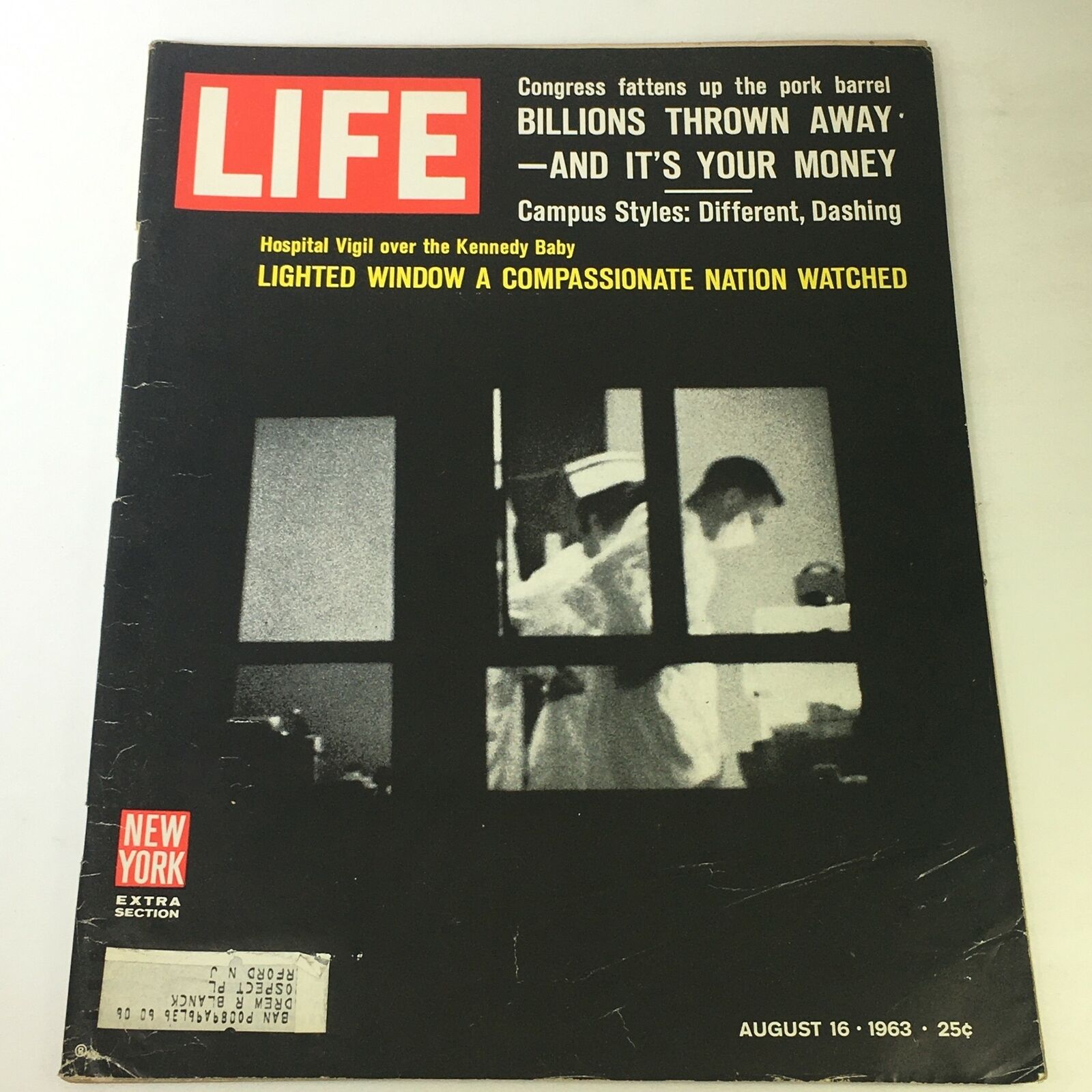 VTG Life Magazine August 16 1963 - Hospital Vigil Over The Kennedy Baby