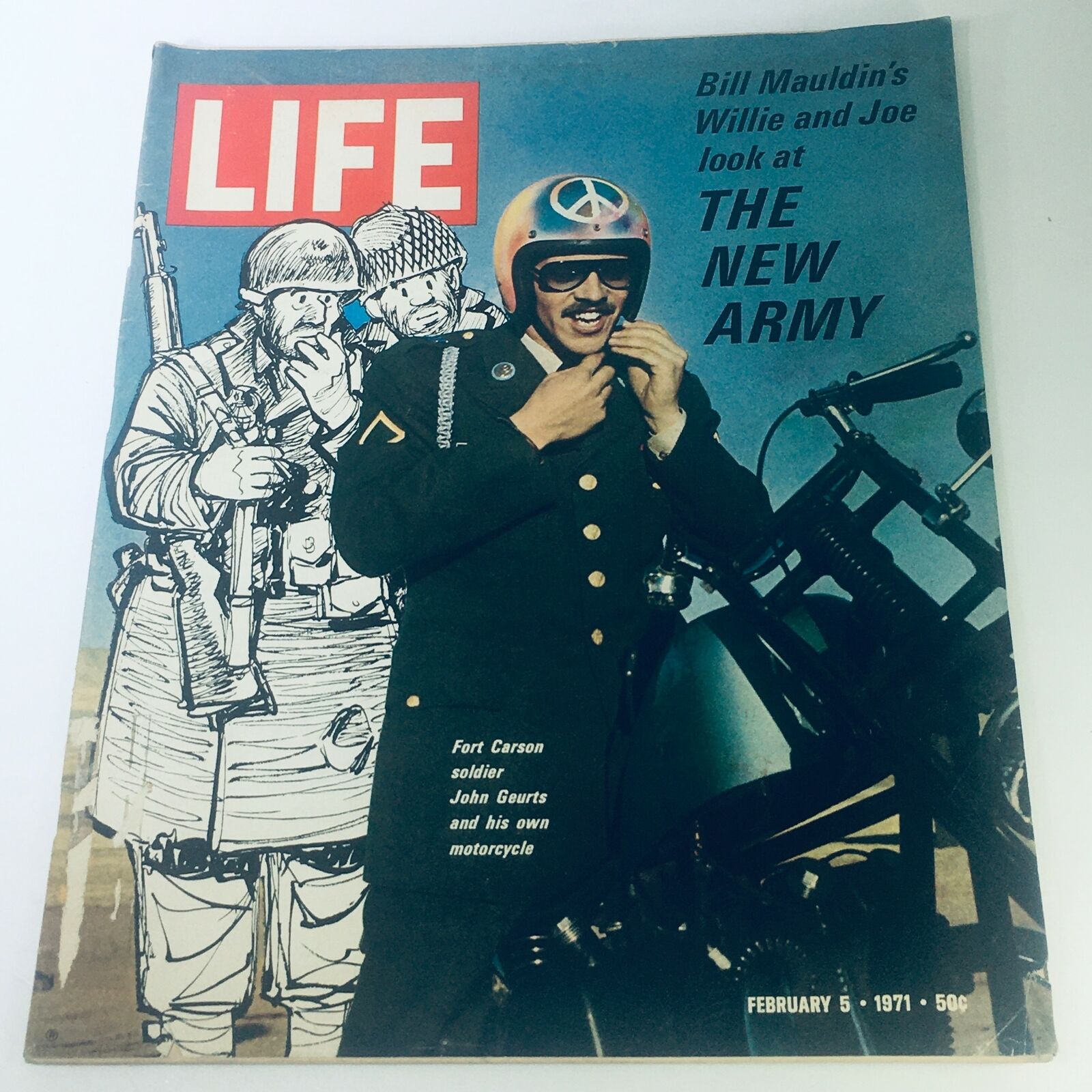 VTG Life Magazine February 5 1971 - Fort Carson Soldier John Geurts The New Army