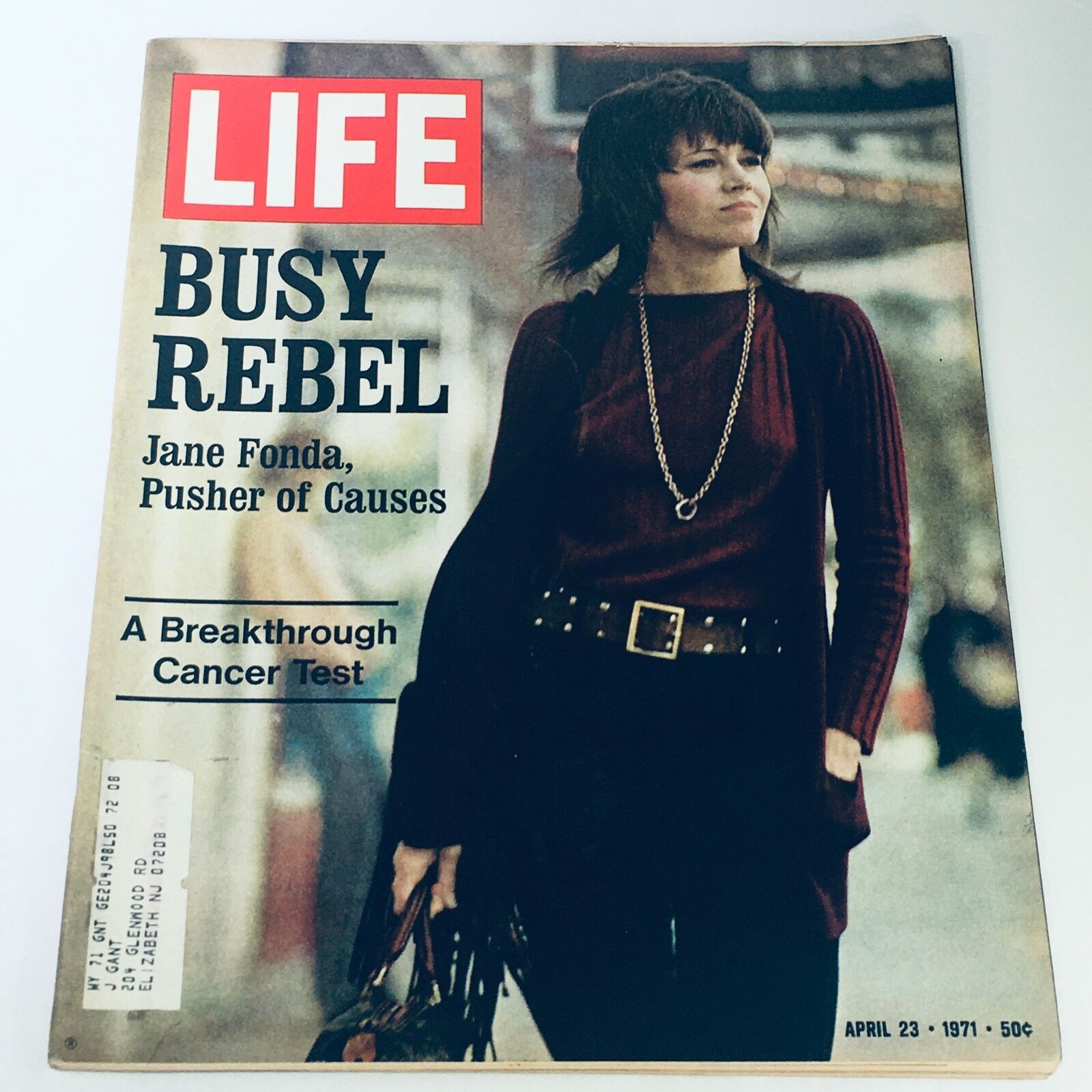 VTG Life Magazine April 23 1971 - Jane Fonda, Pusher of Causes & Busy Rebel