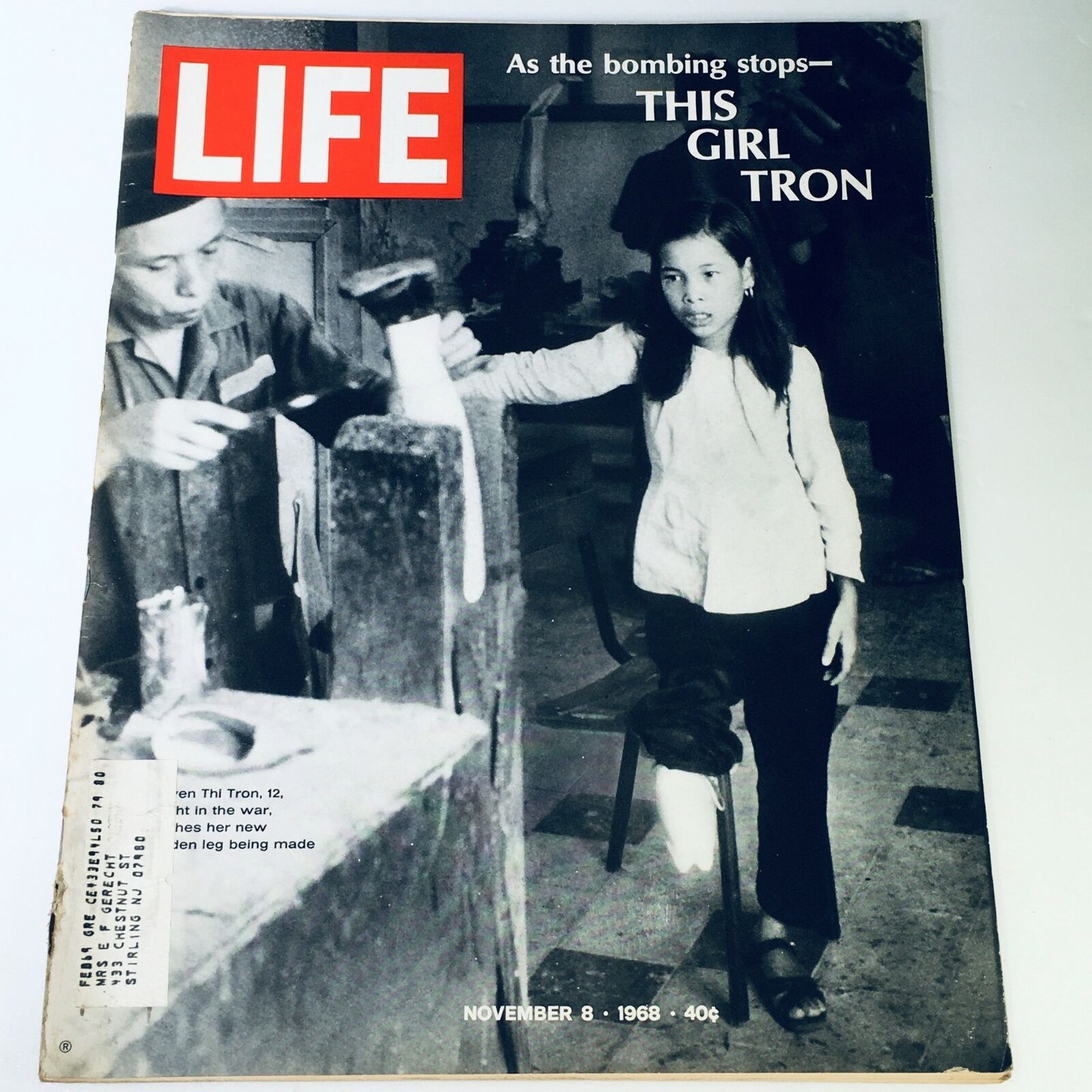 VTG Life Magazine November 8 1968 - As The Bombing Stops, This Girl Thi Tron