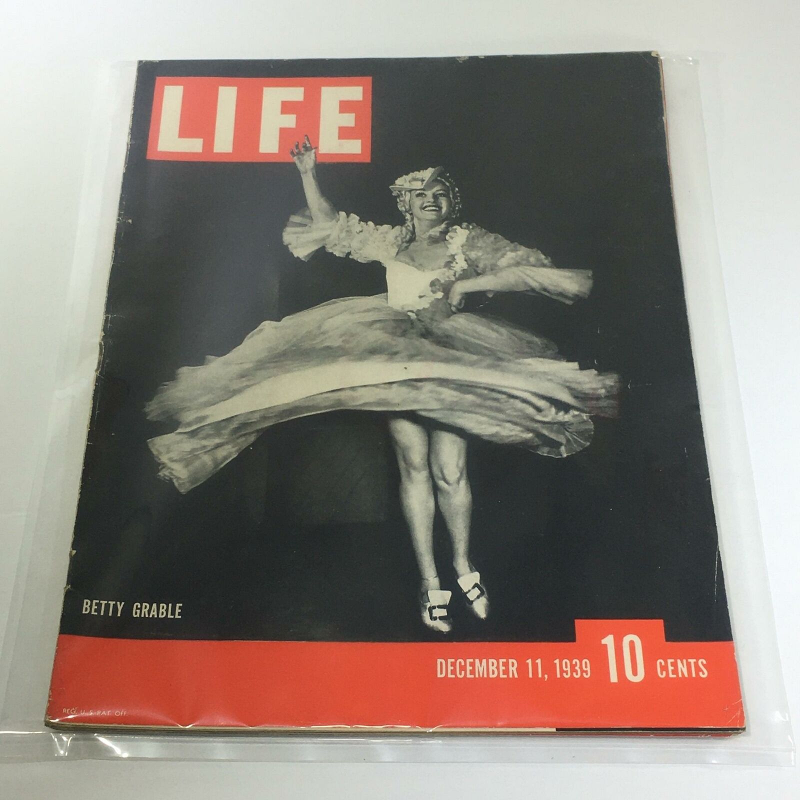 Vintage Life Magazine: December 11 1939 - Betty Grable