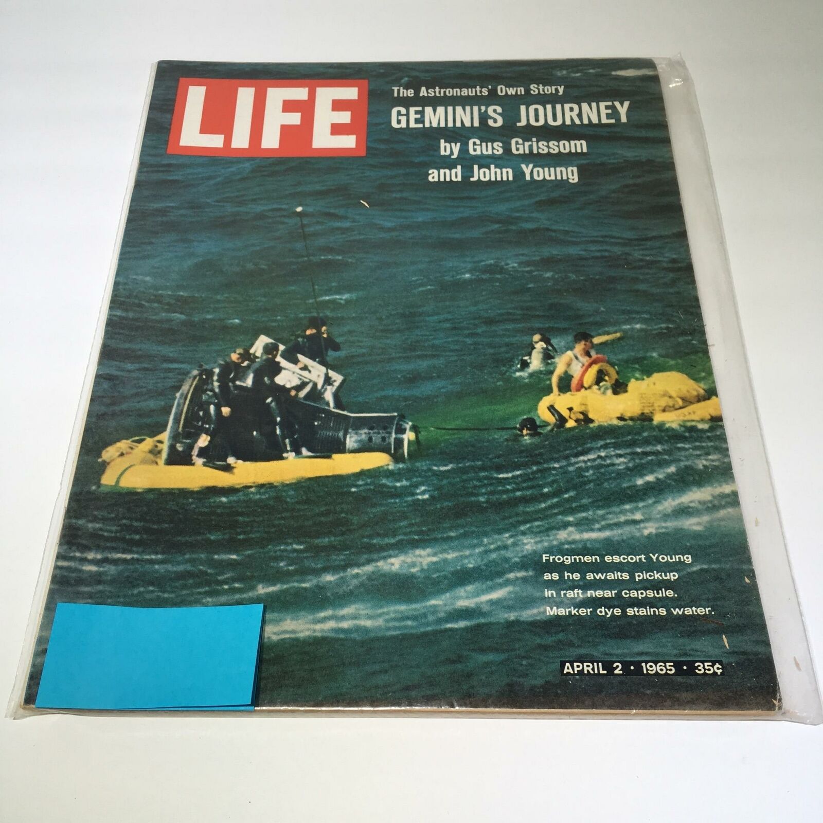 VTG Life Magazine April 2 1965 - Frogmen Escort Young Awaits In Raft Near Cap