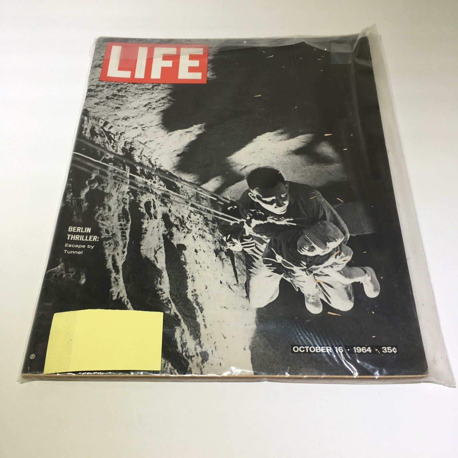 VTG Life Magazine October 16 1964 - Freedom Tunnel Under Berlin Wall